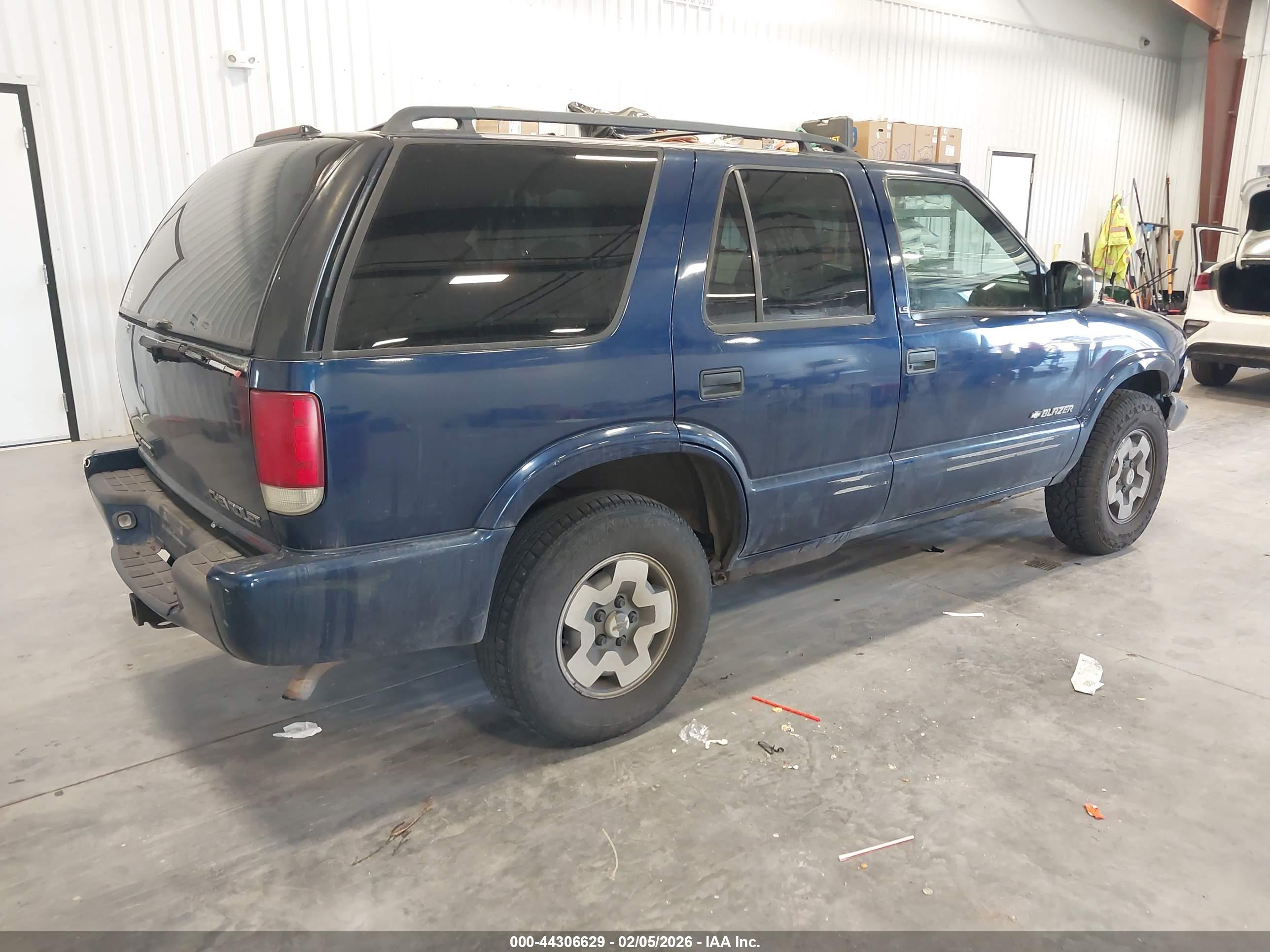 CHEVROLET BLAZER image 4