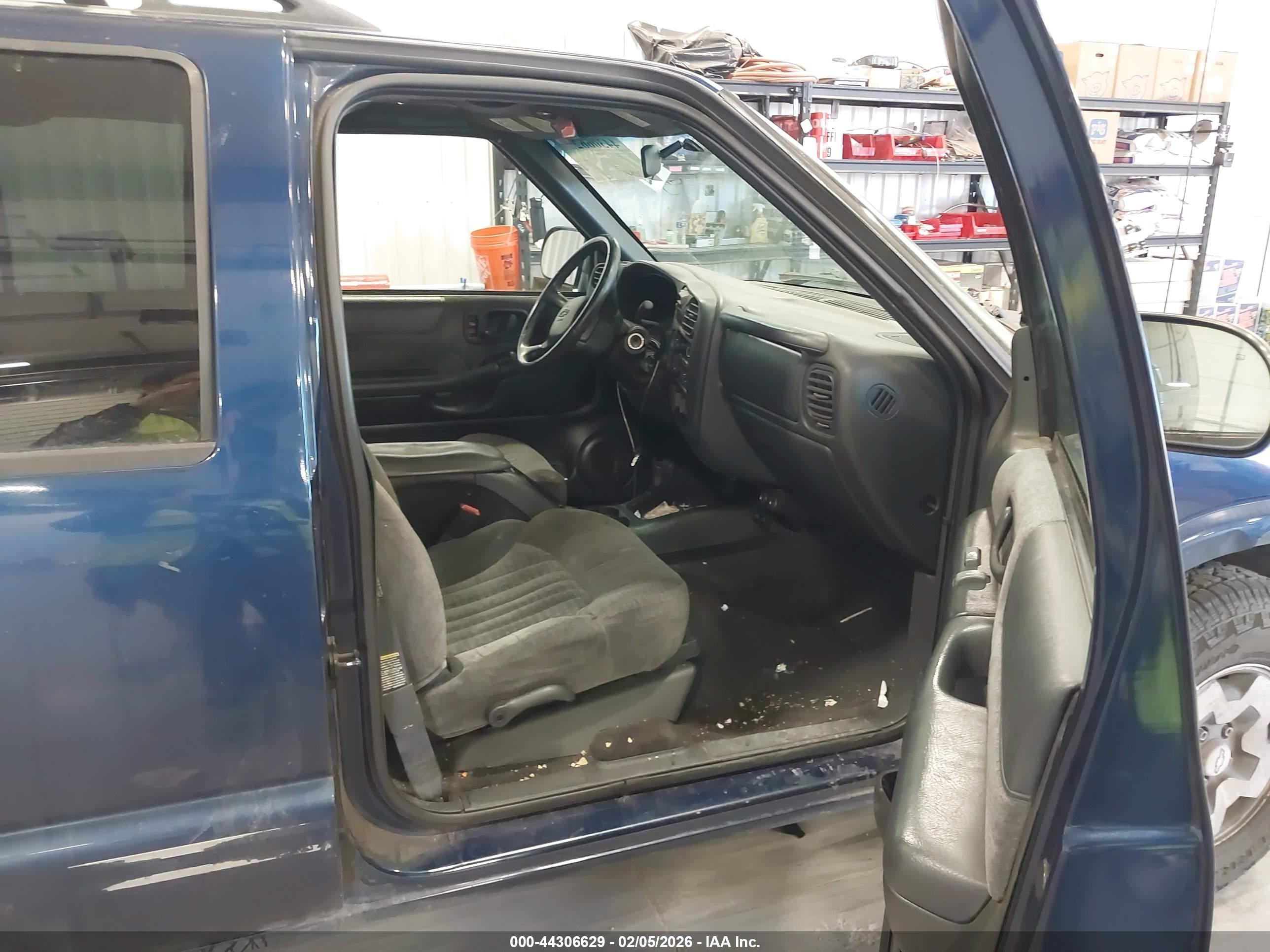 CHEVROLET BLAZER image 5