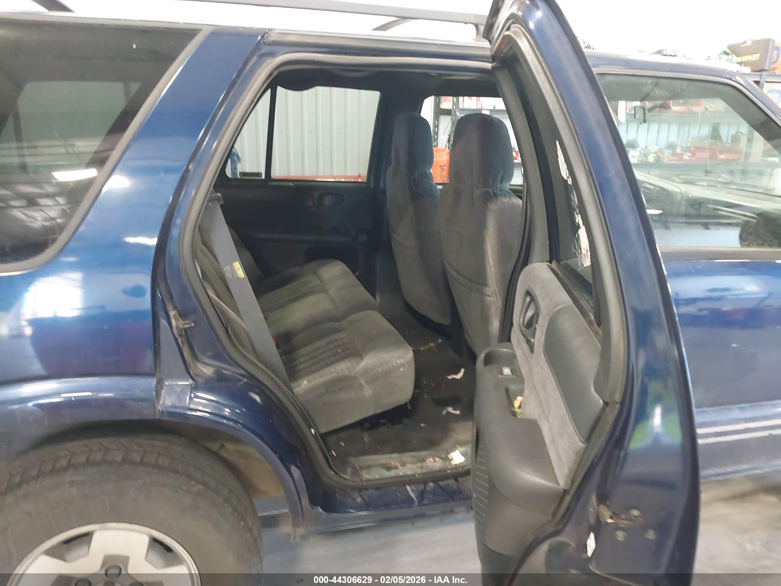 CHEVROLET BLAZER image 8