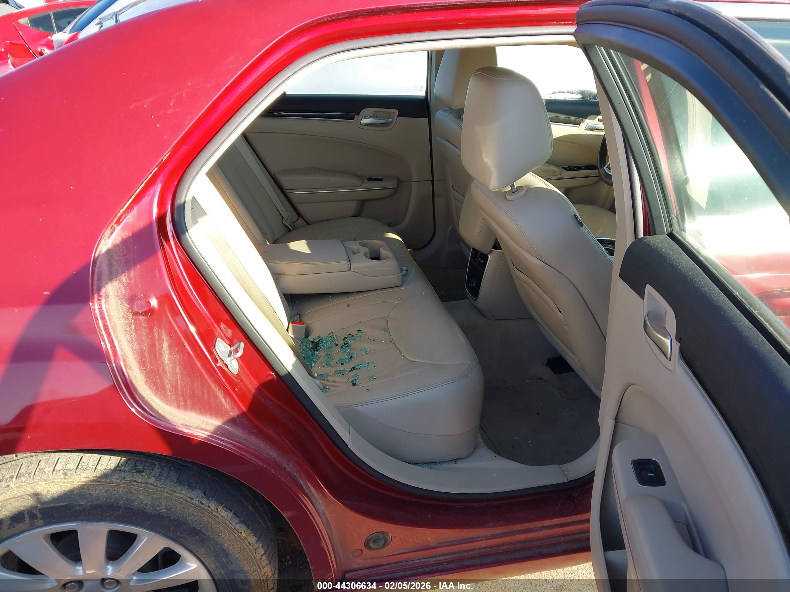 CHRYSLER 300 image 8