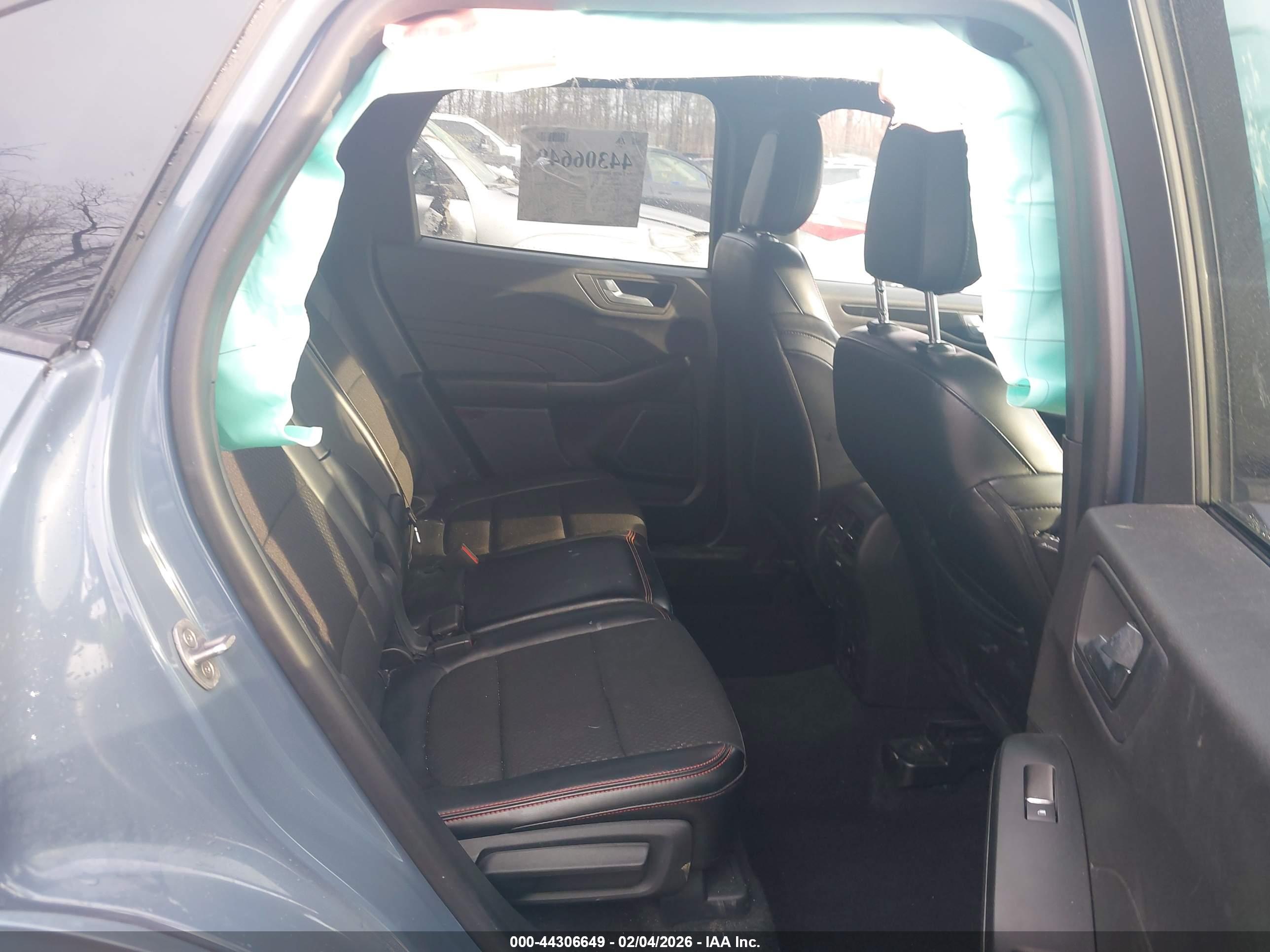 FORD ESCAPE image 8