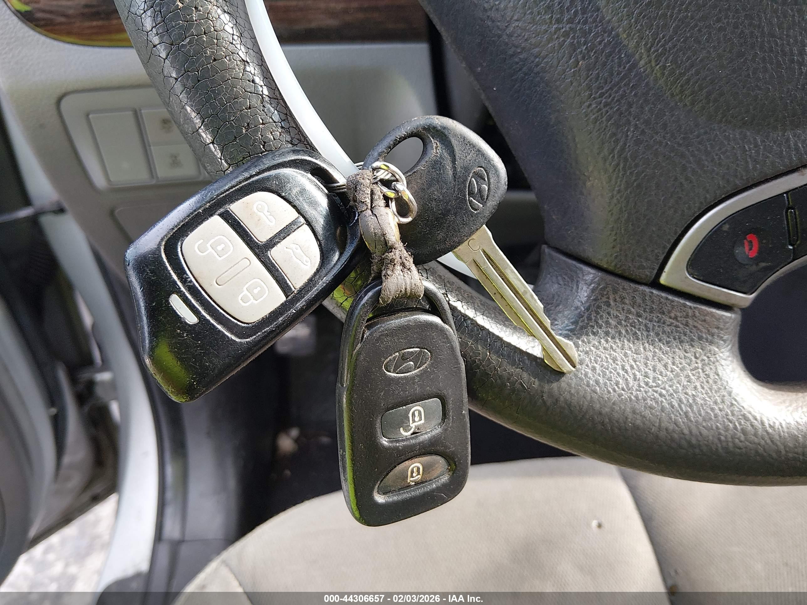 HYUNDAI SANTA image 11