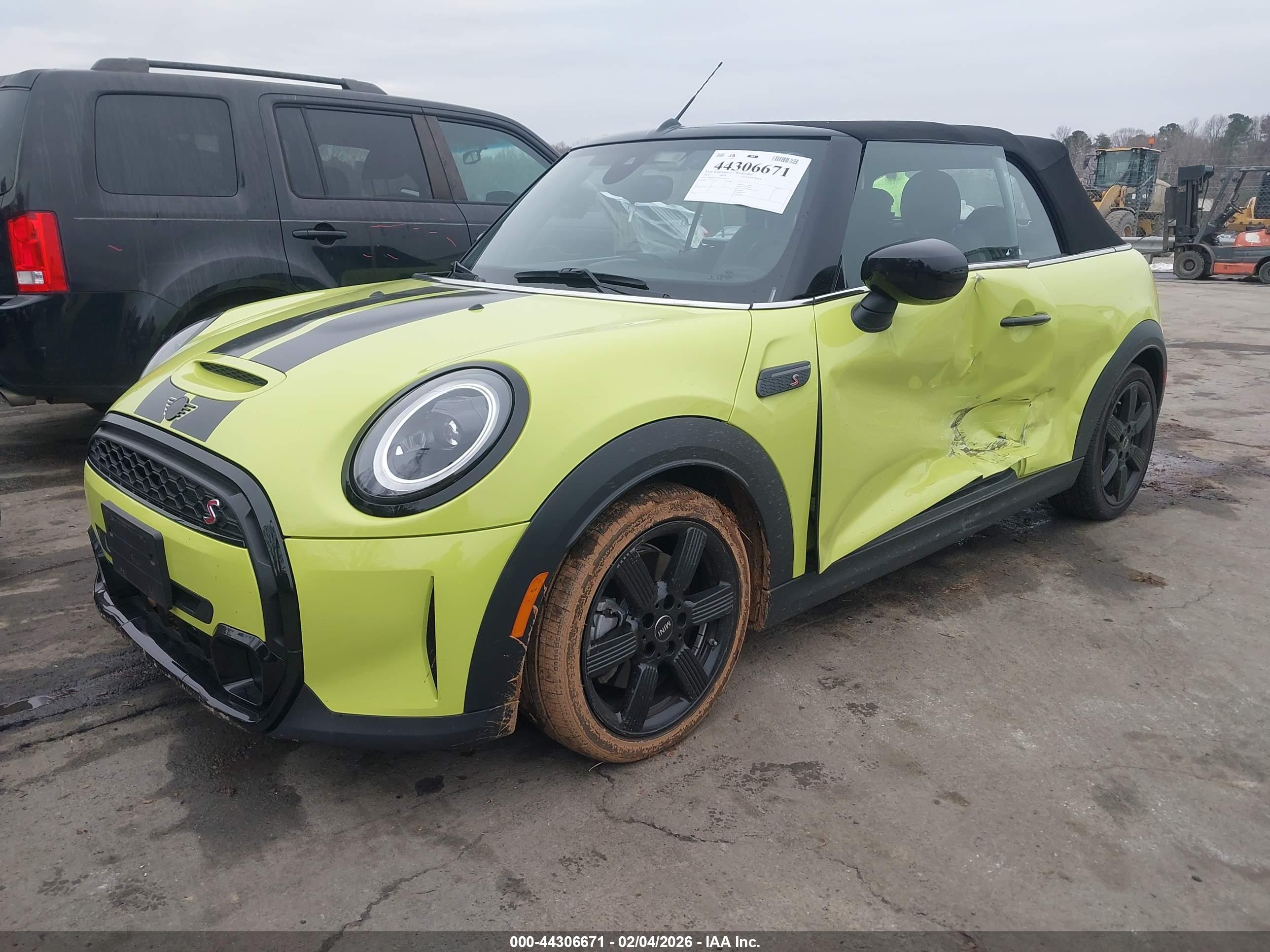 MINI CONVERTIBLE image 2