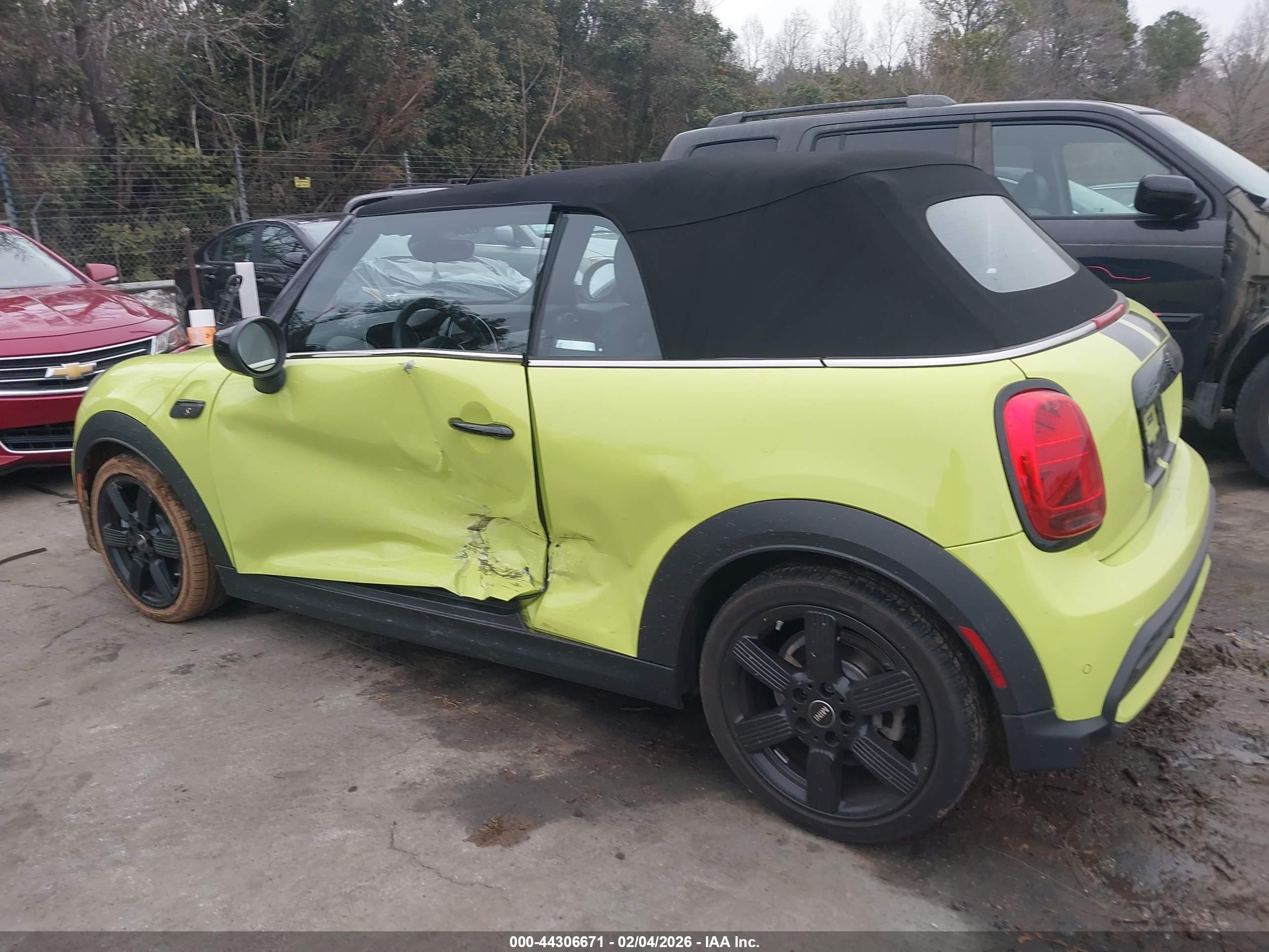 MINI CONVERTIBLE image 6