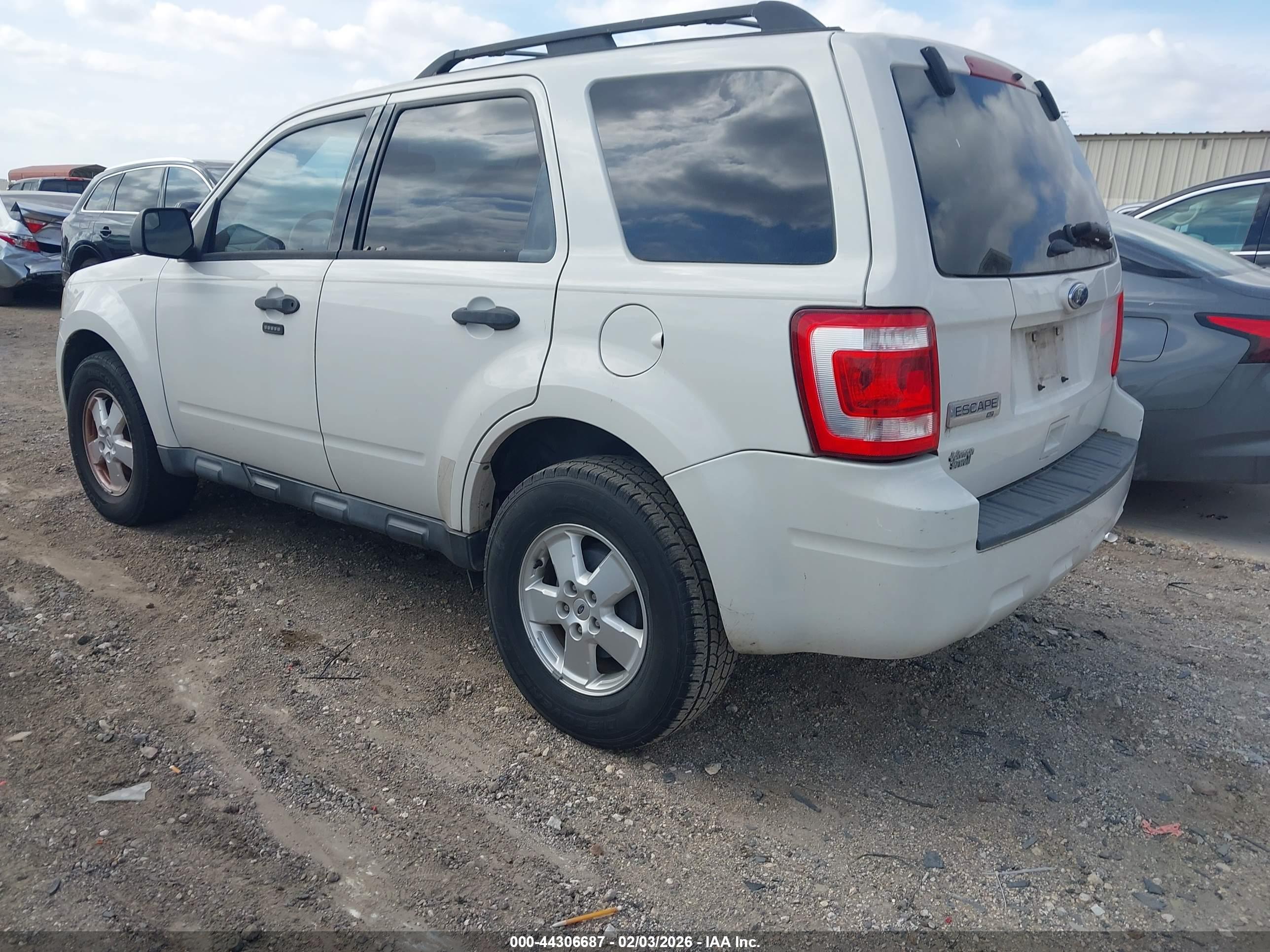 FORD ESCAPE image 3