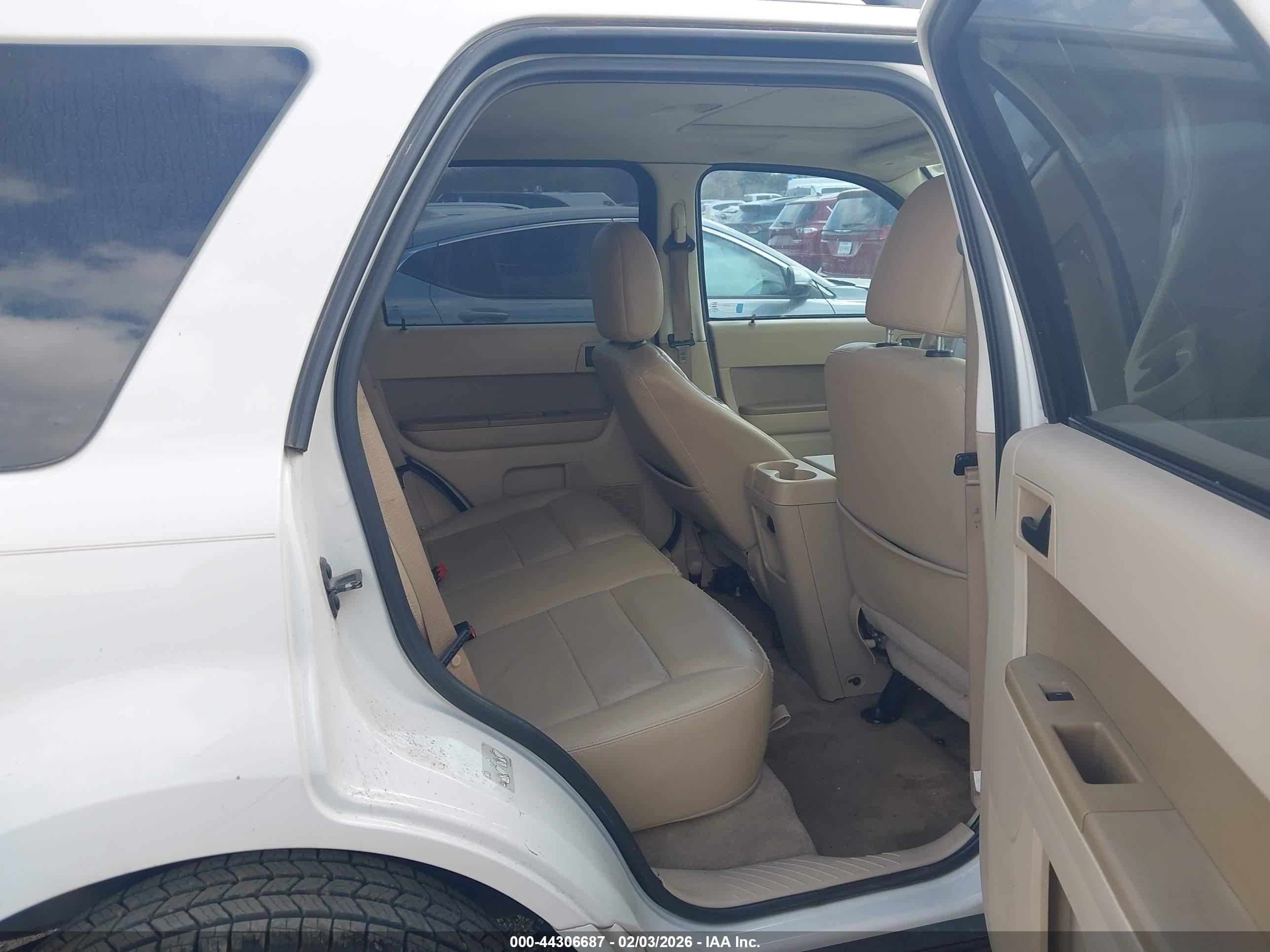 FORD ESCAPE image 8