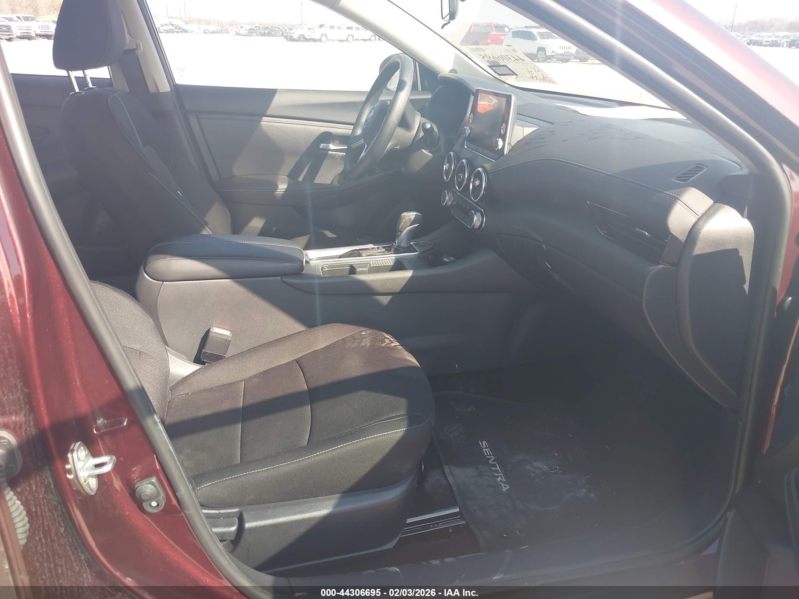 NISSAN SENTRA image 5