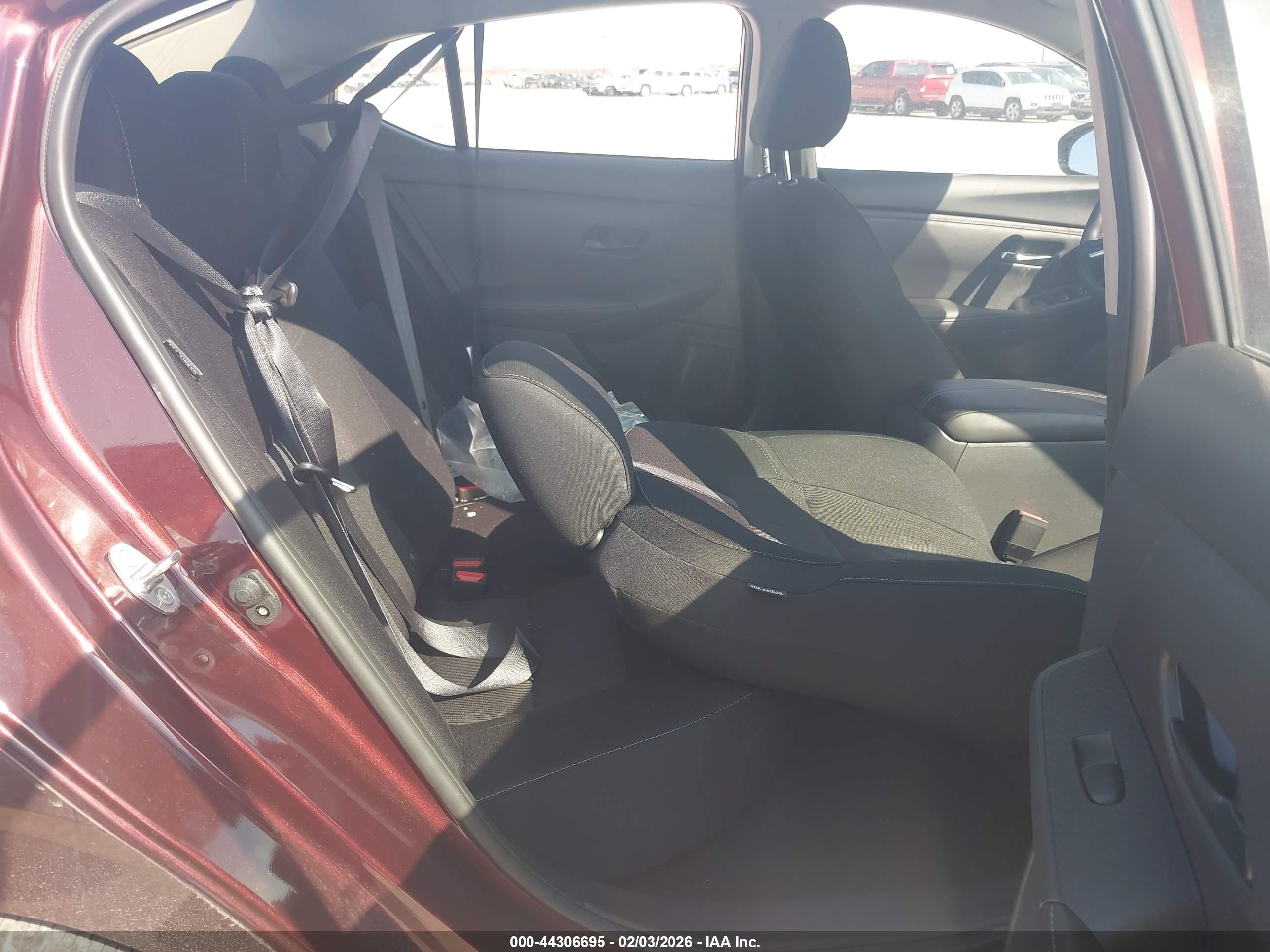 NISSAN SENTRA image 8