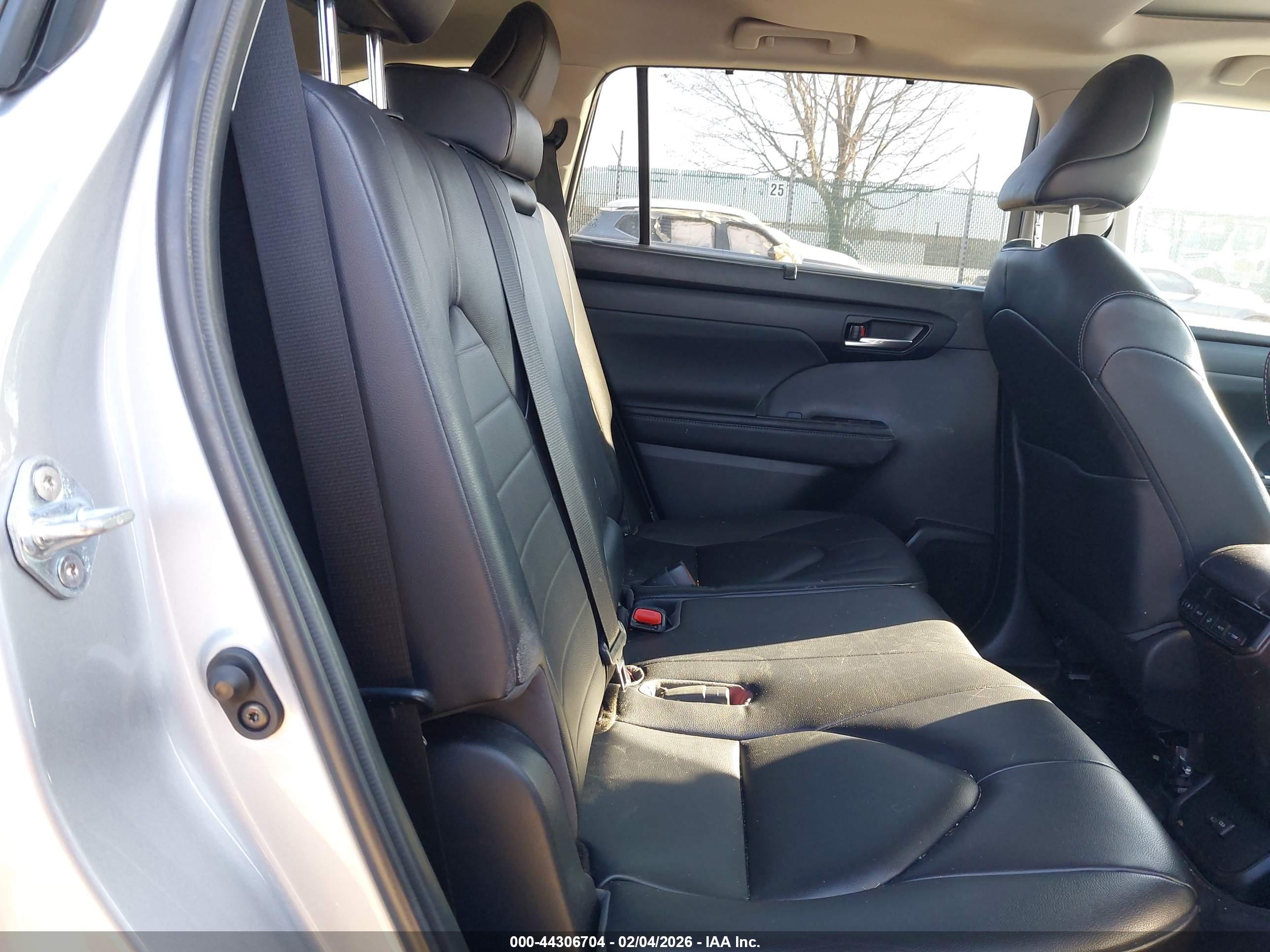 TOYOTA HIGHLANDER image 8