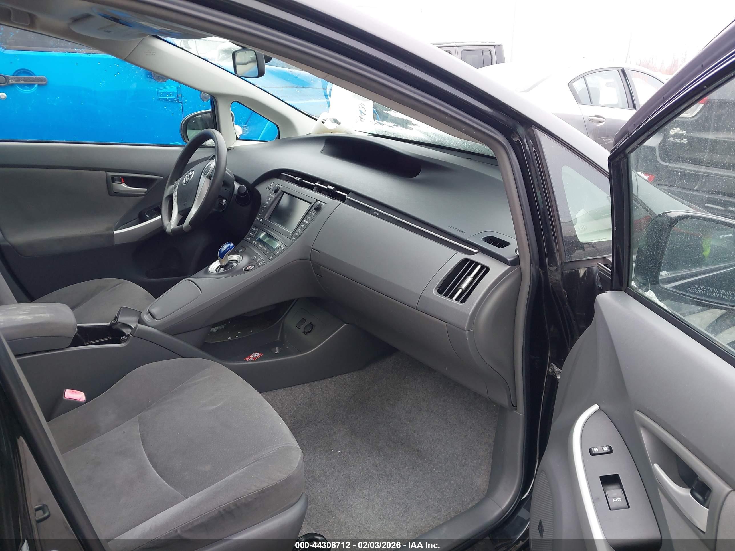 TOYOTA PRIUS image 5