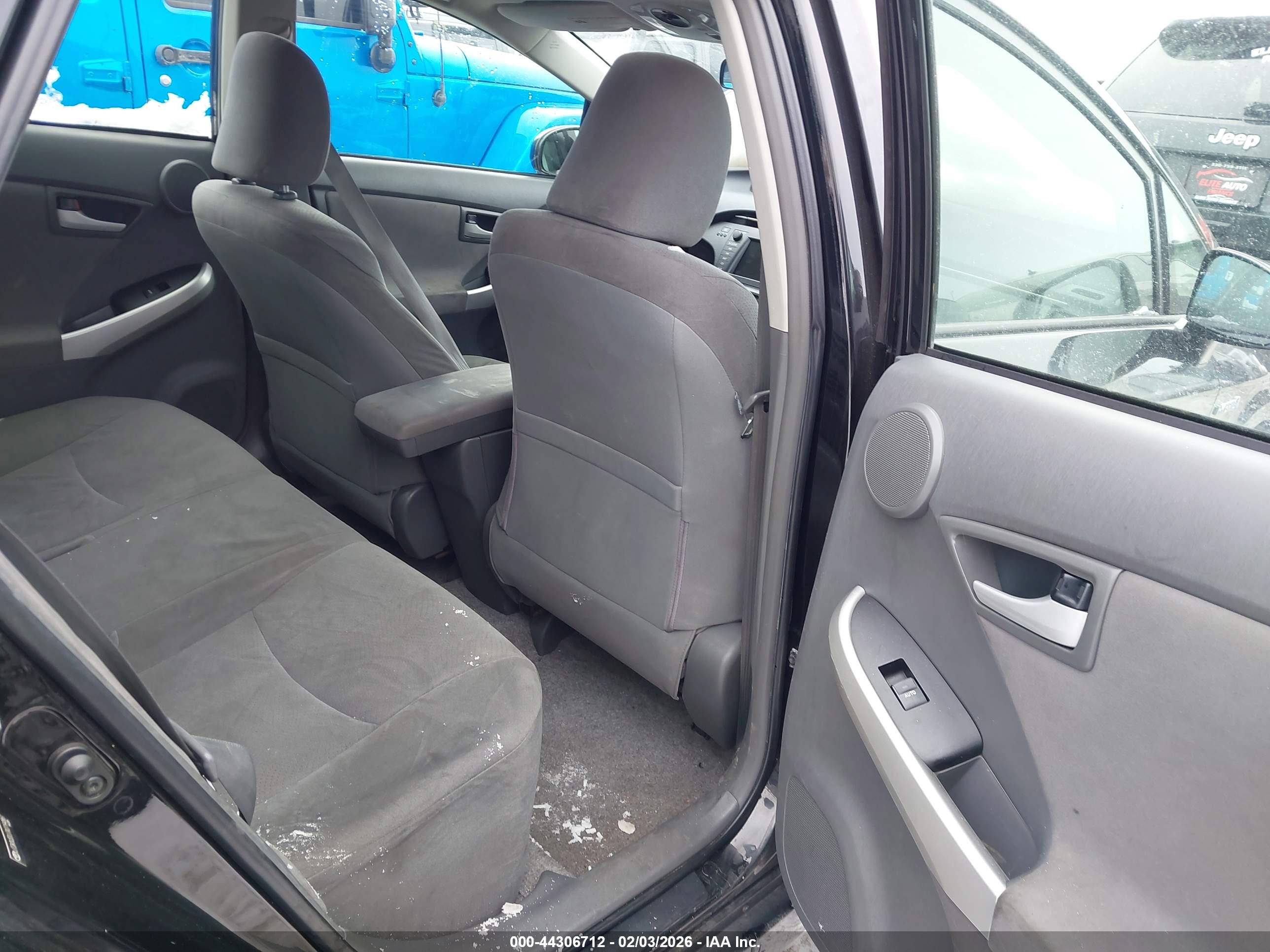 TOYOTA PRIUS image 8