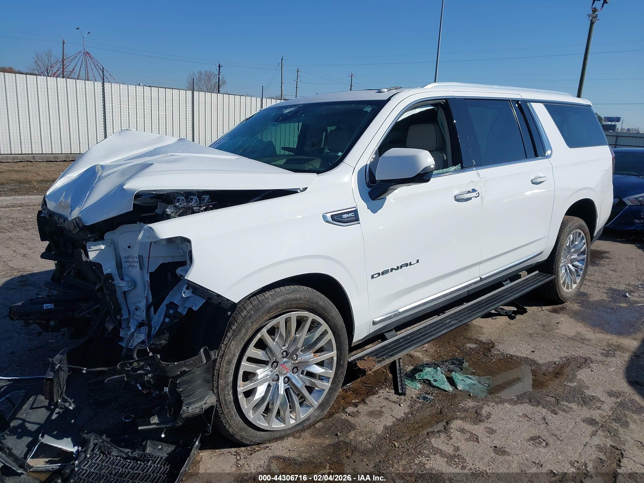 GMC YUKON image 2