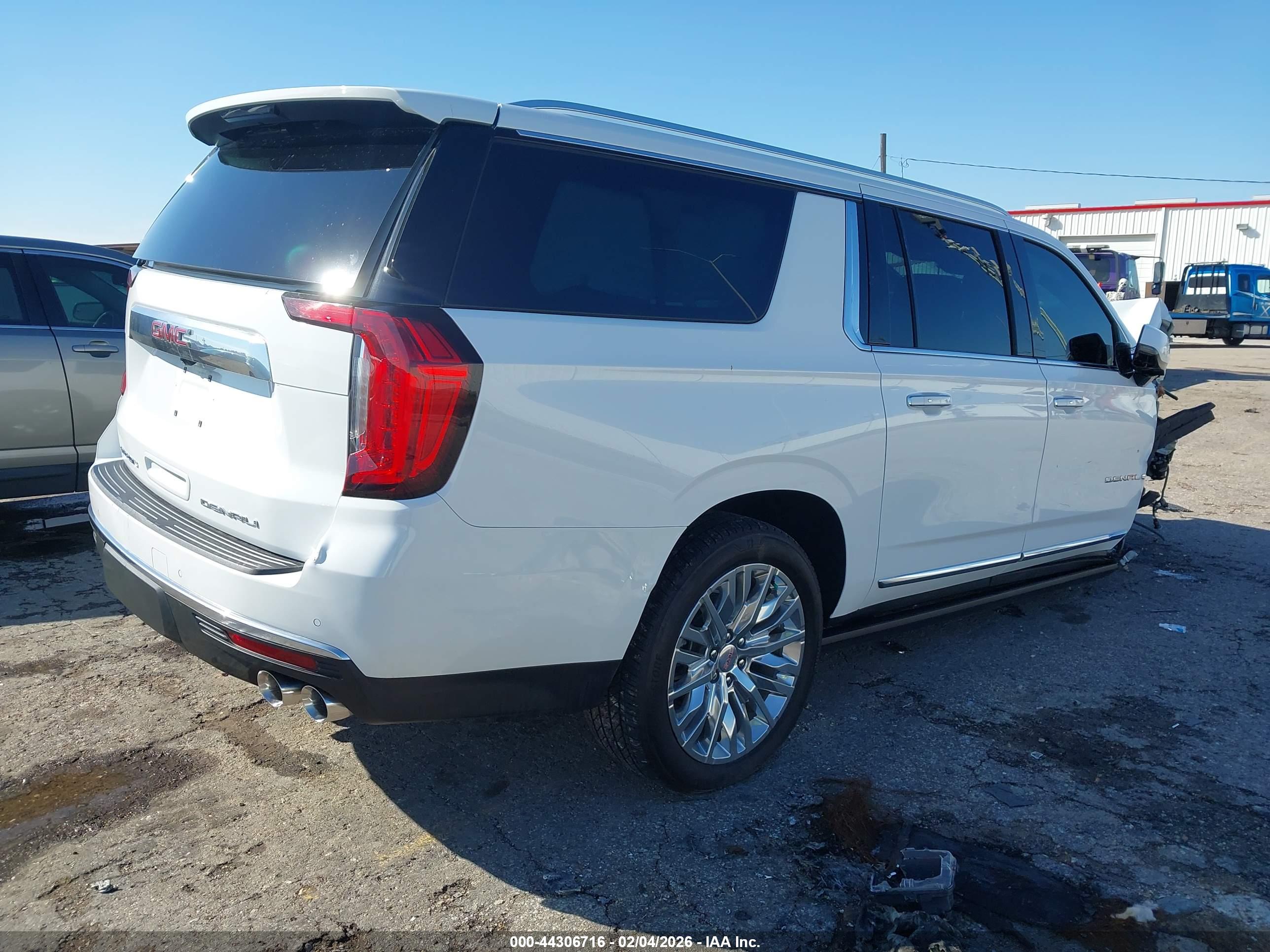 GMC YUKON image 4