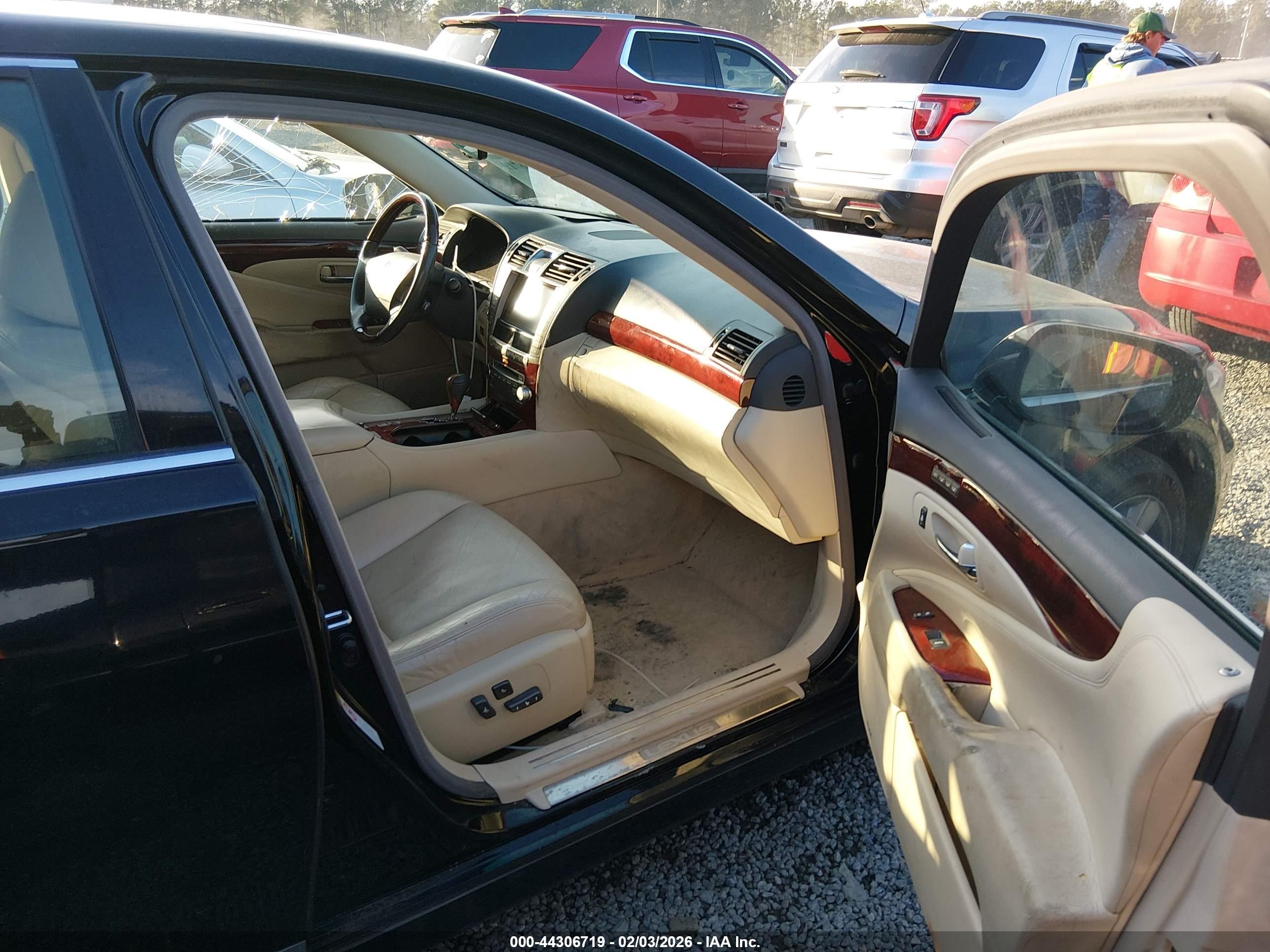 LEXUS LS image 5