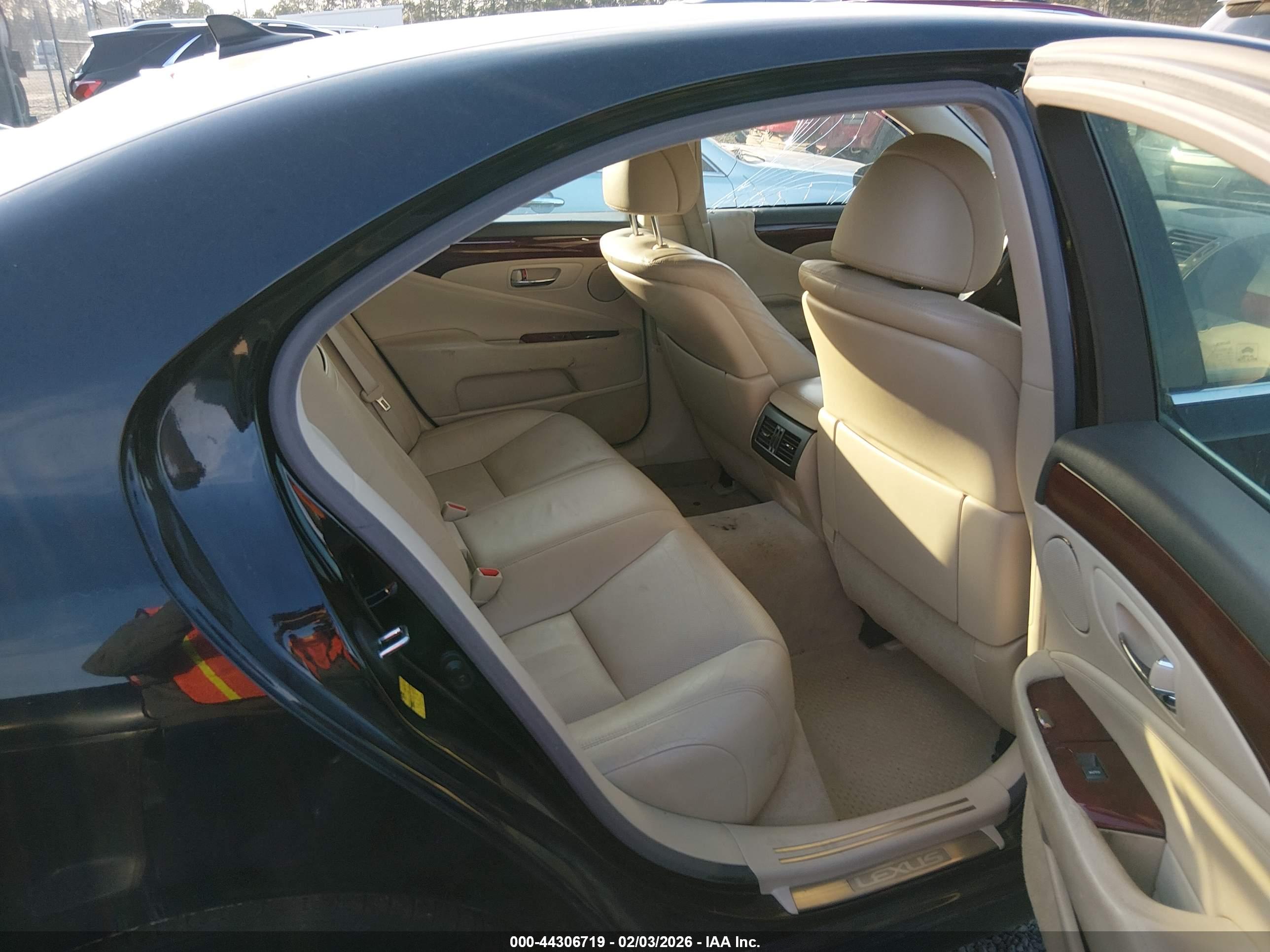 LEXUS LS image 8