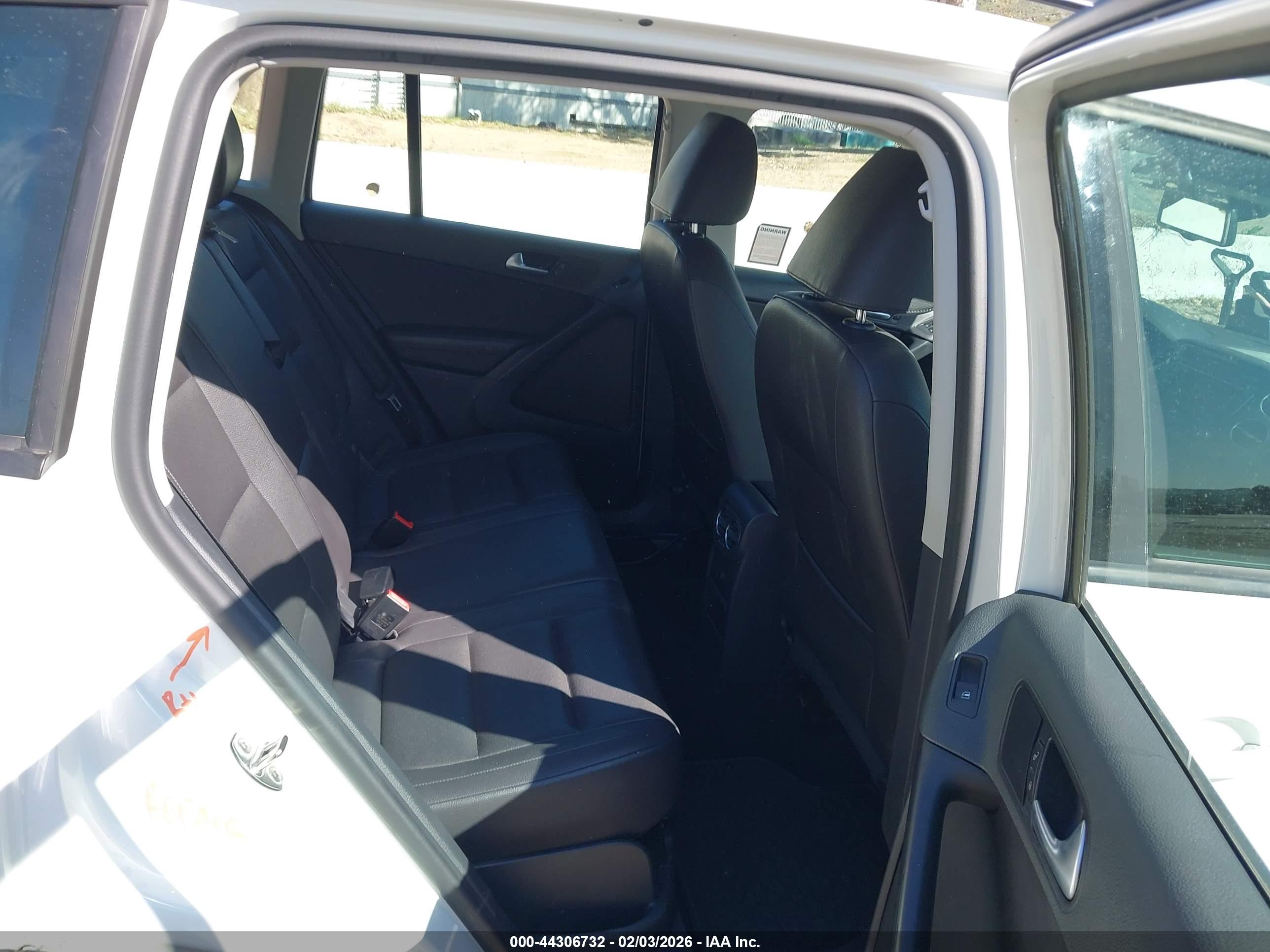 VOLKSWAGEN TIGUAN image 8