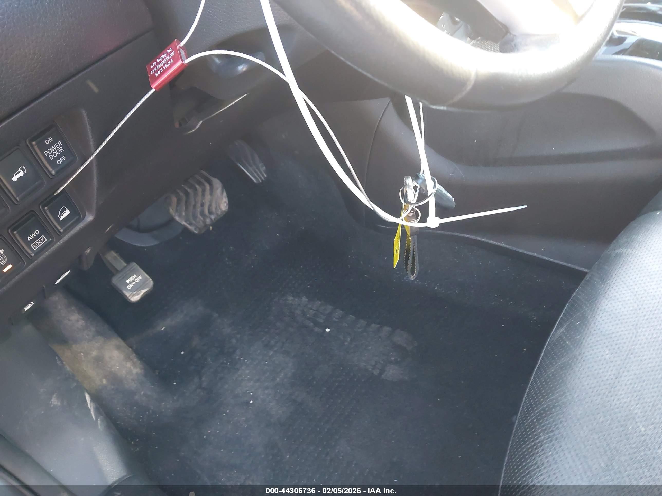 NISSAN ROGUE image 11