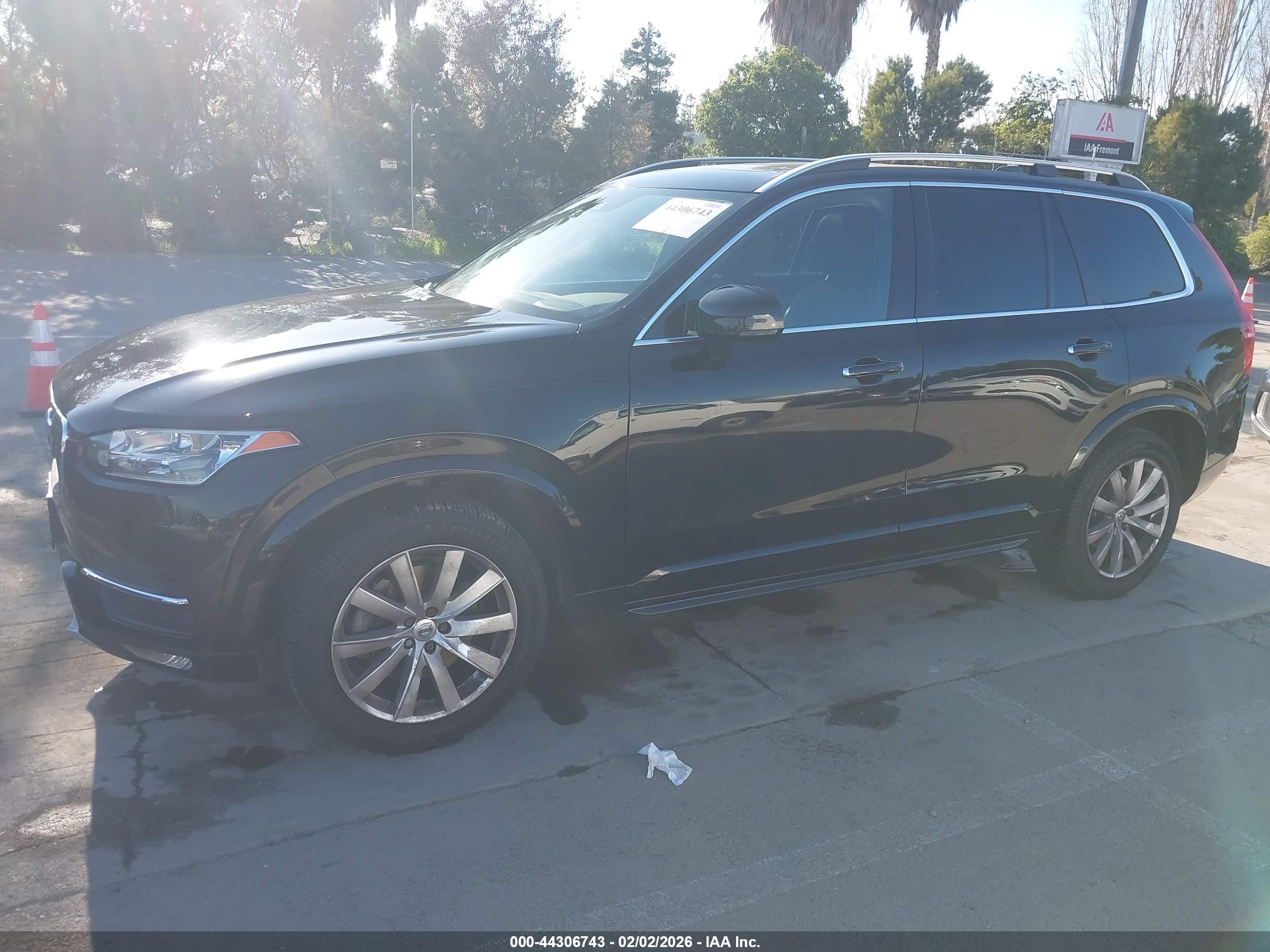 VOLVO XC90 image 2