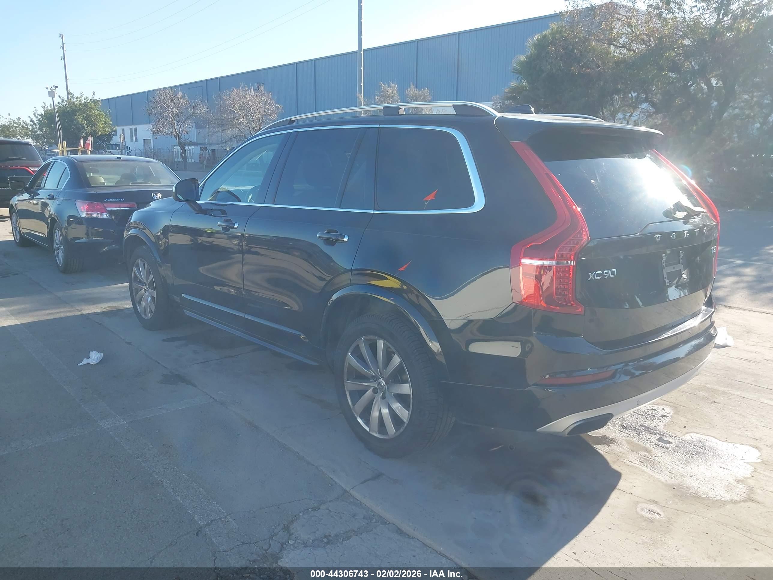 VOLVO XC90 image 3