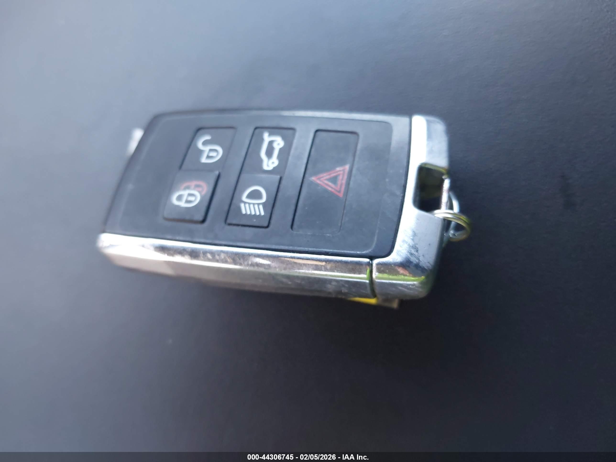 LAND ROVER image 11