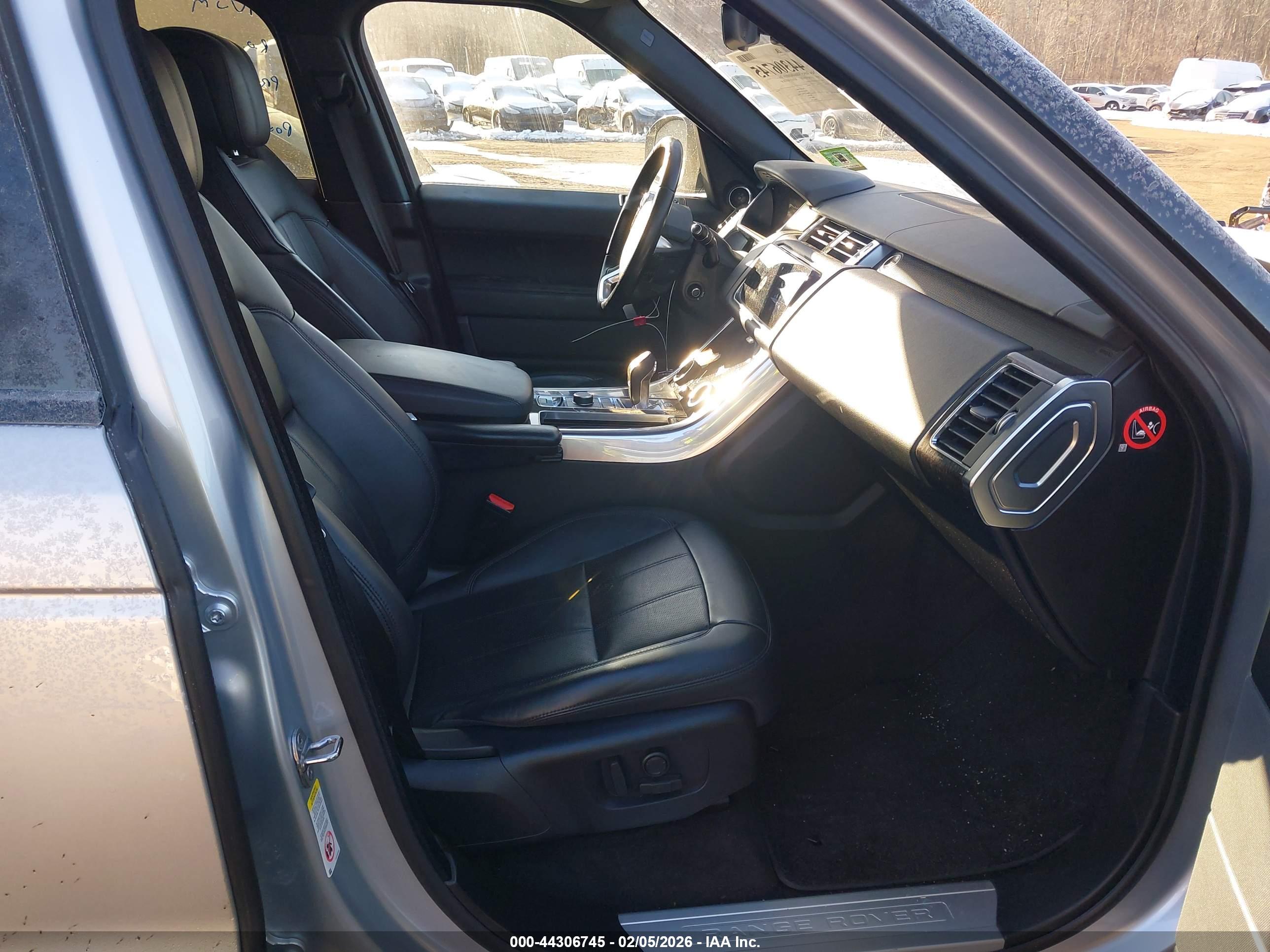 LAND ROVER image 5