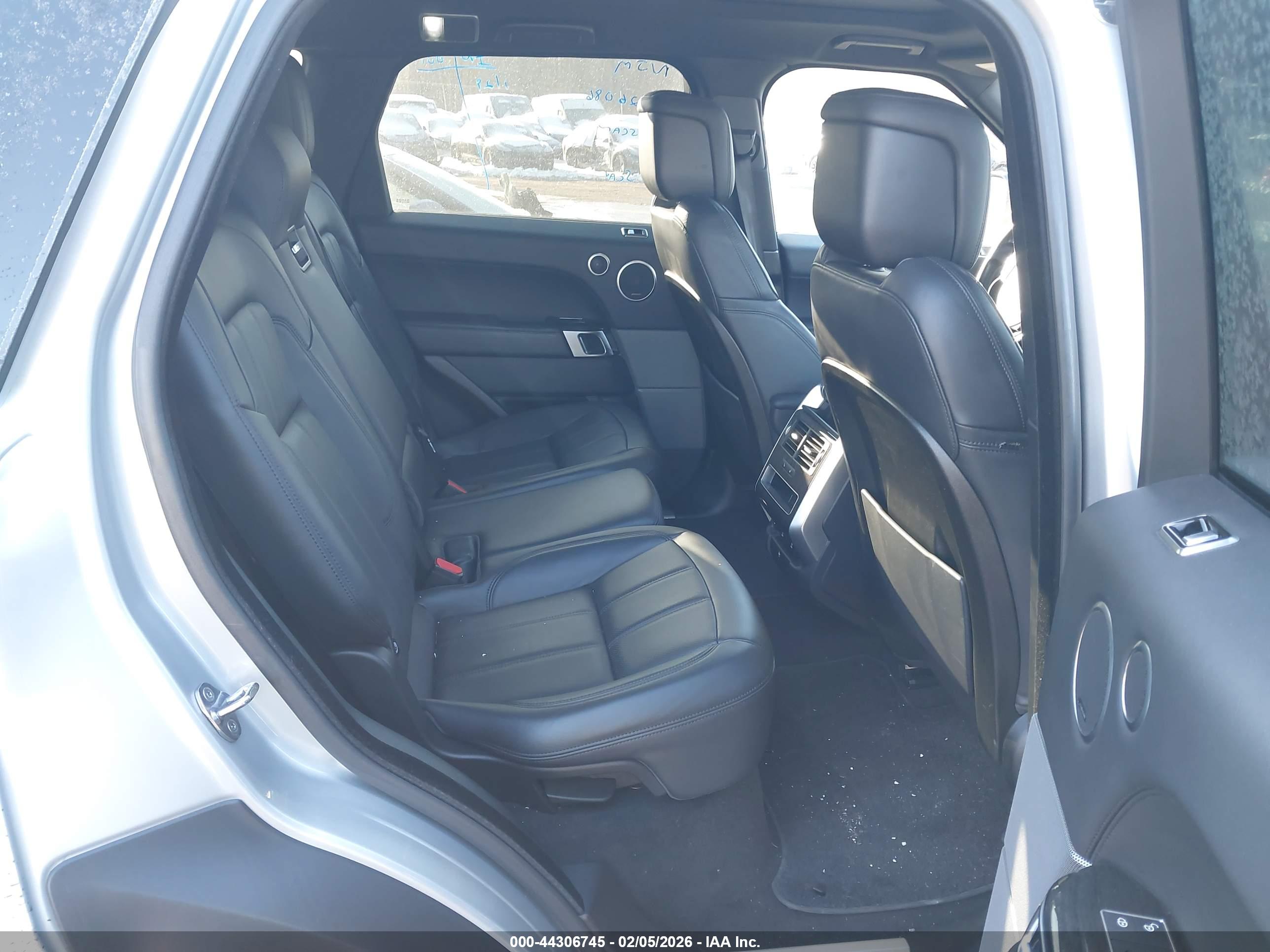 LAND ROVER image 8