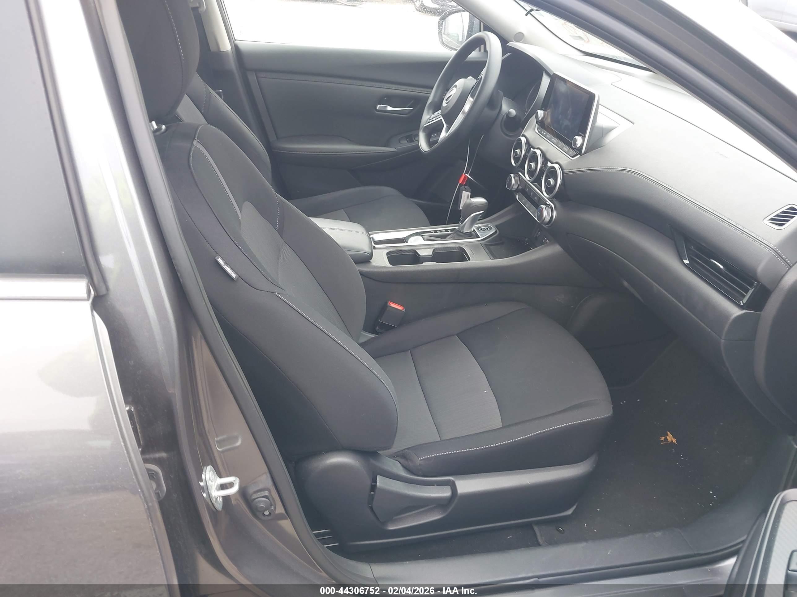 NISSAN SENTRA image 5