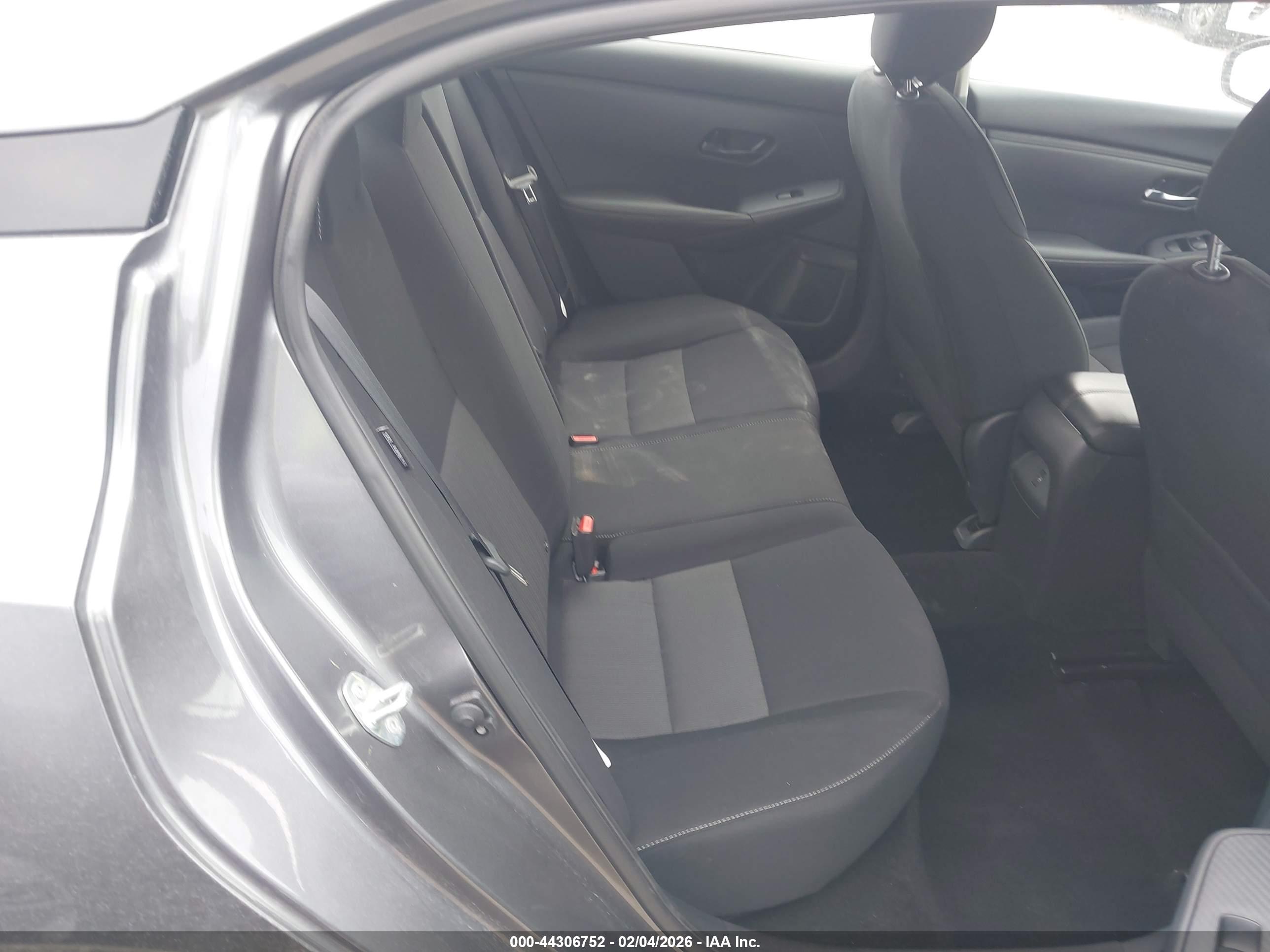 NISSAN SENTRA image 8