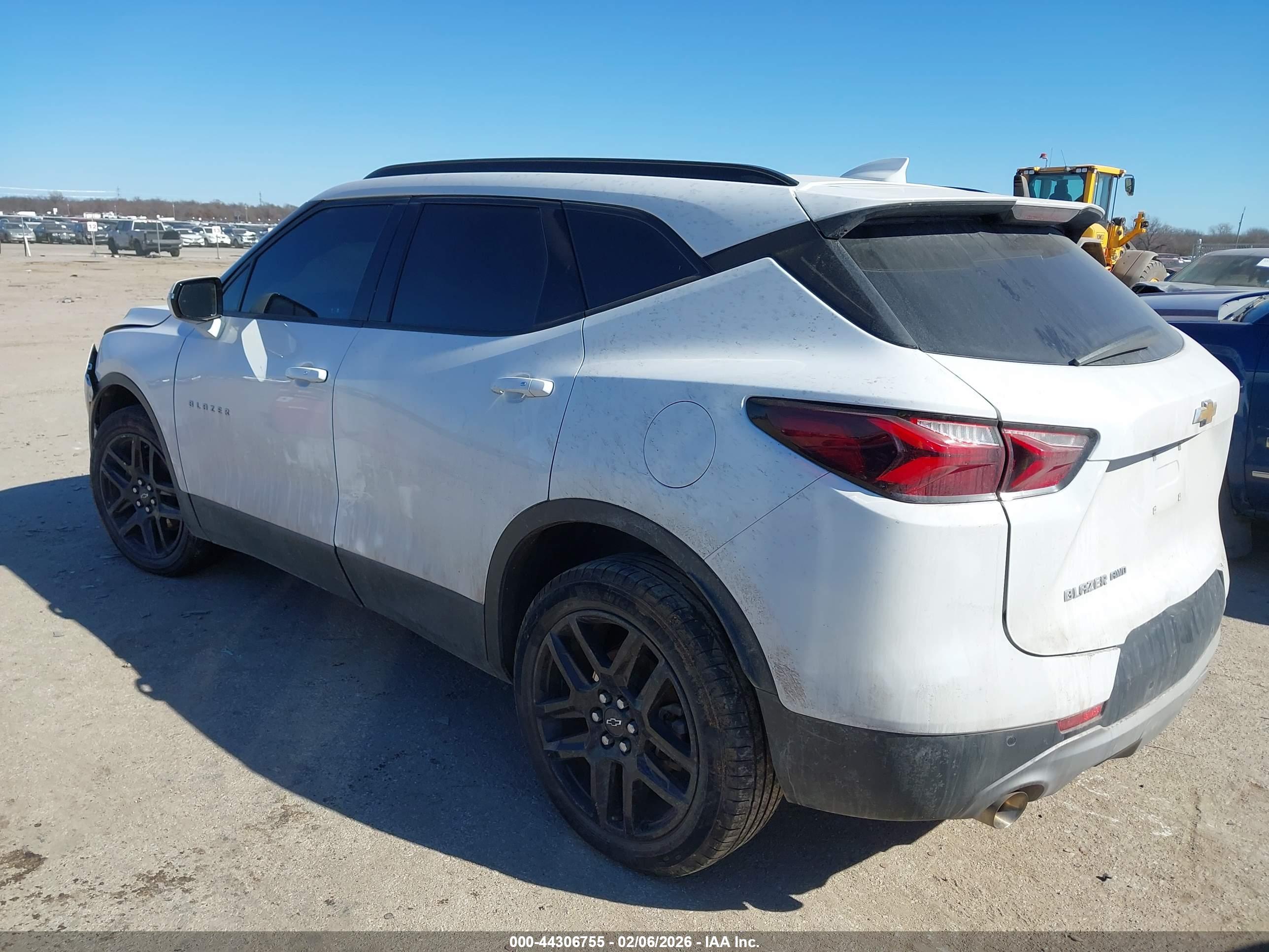 CHEVROLET BLAZER image 3