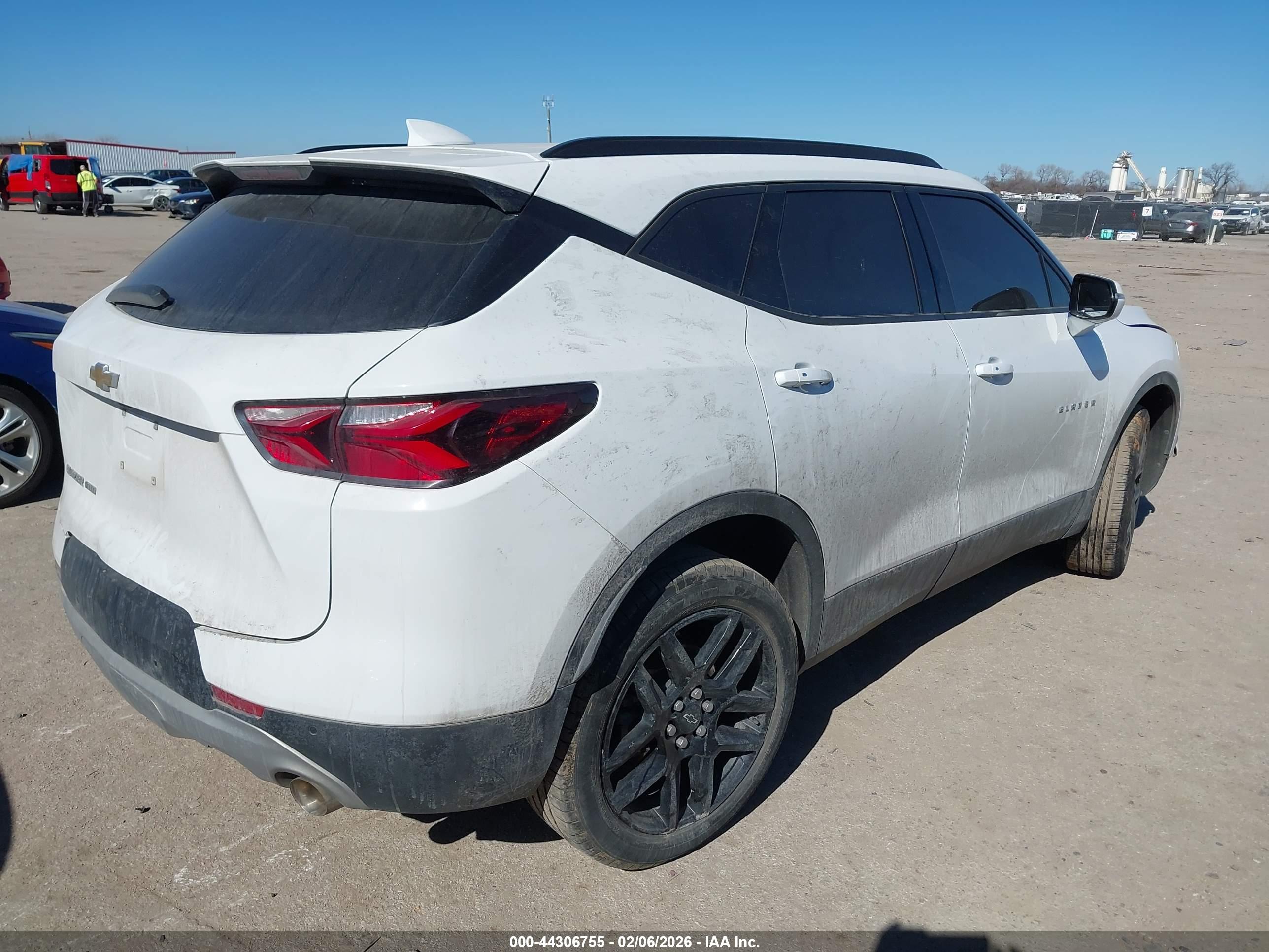 CHEVROLET BLAZER image 4