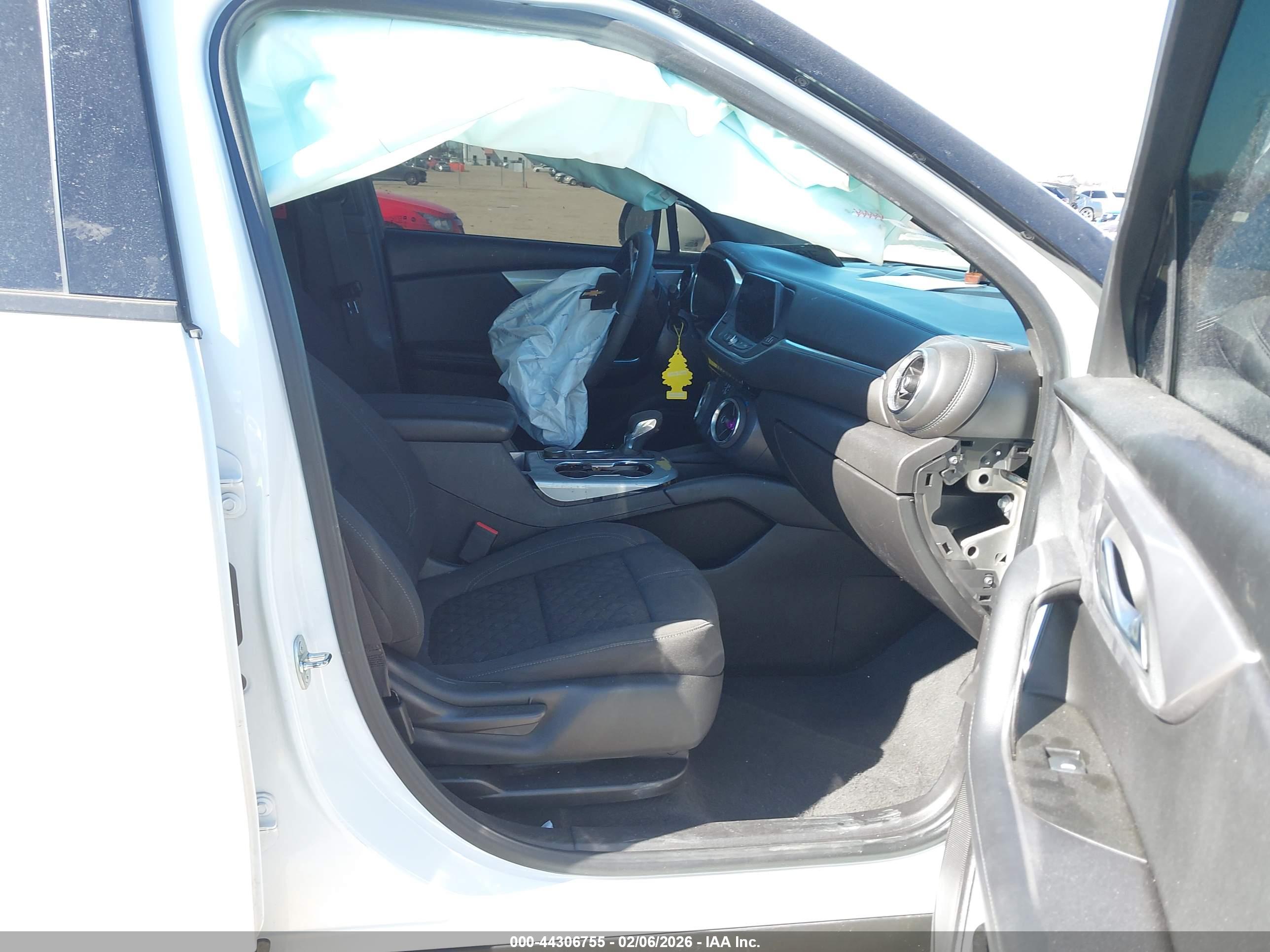 CHEVROLET BLAZER image 5