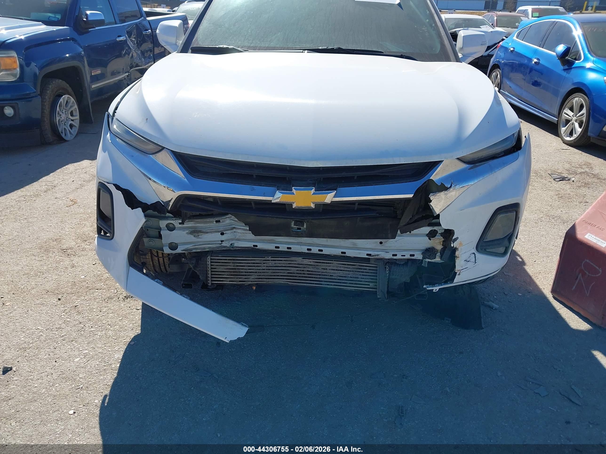 CHEVROLET BLAZER image 6