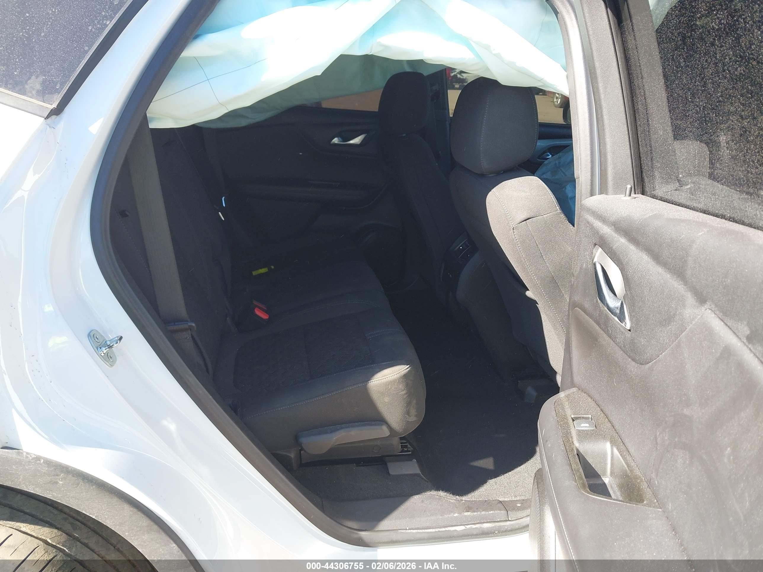 CHEVROLET BLAZER image 8