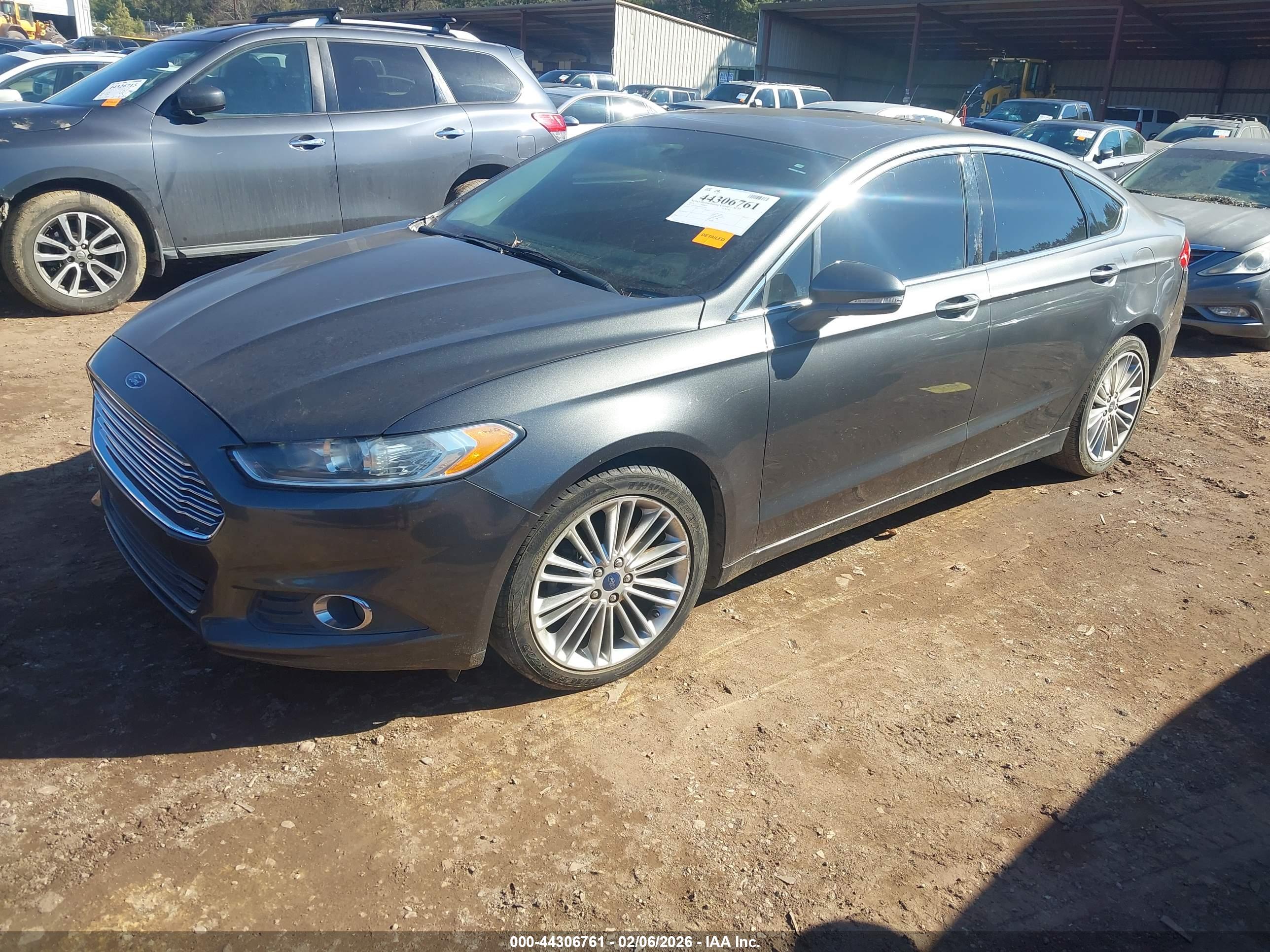 FORD FUSION image 2