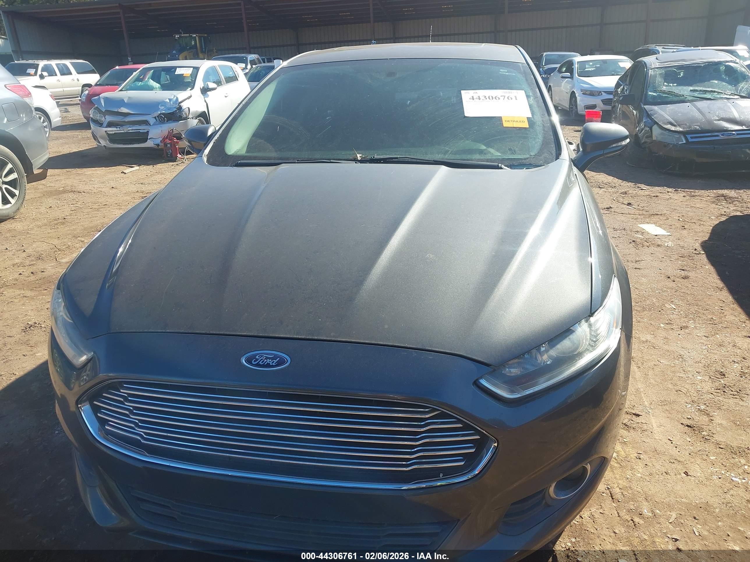 FORD FUSION image 6