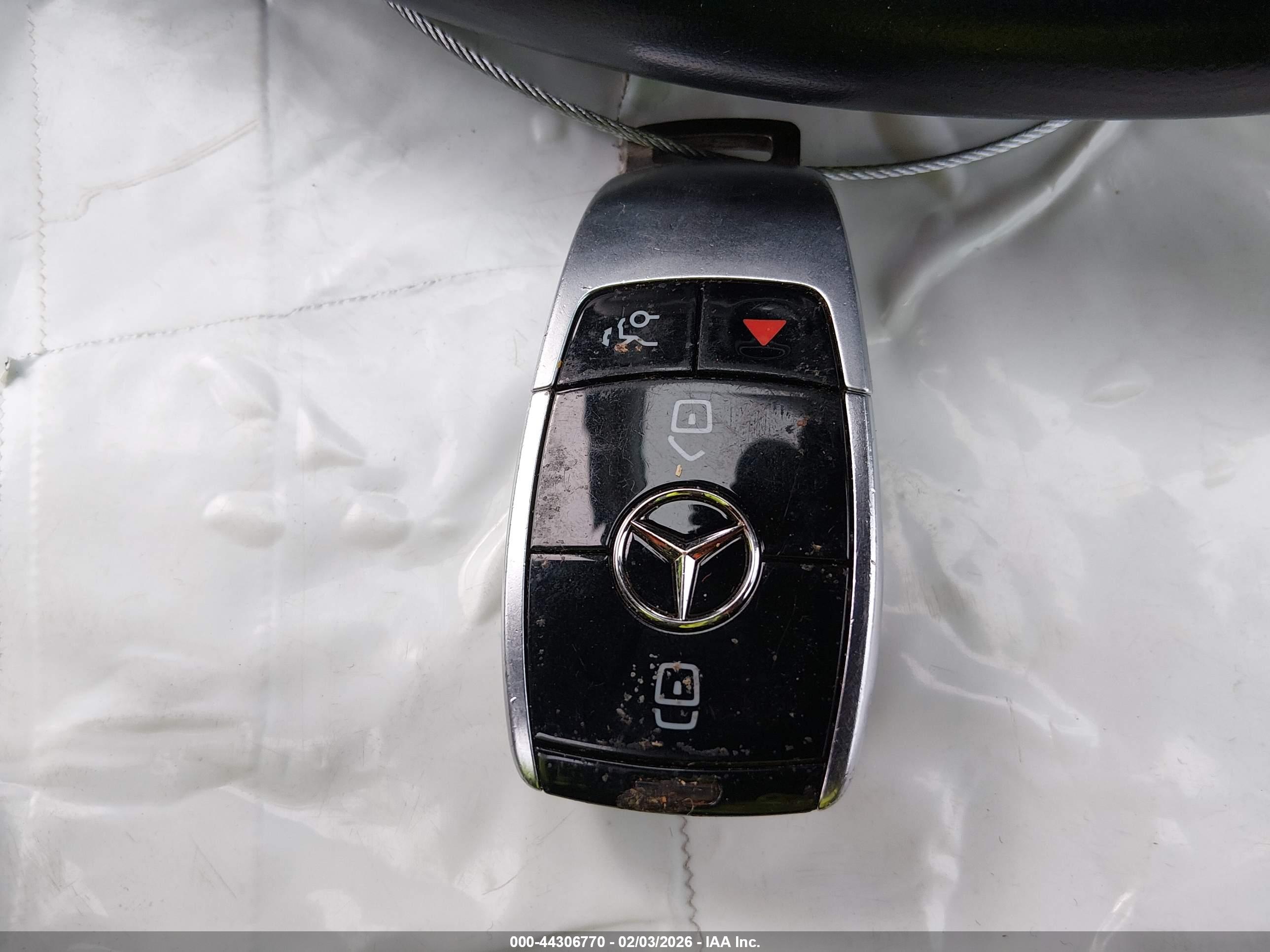 MERCEDES-BENZ E image 11