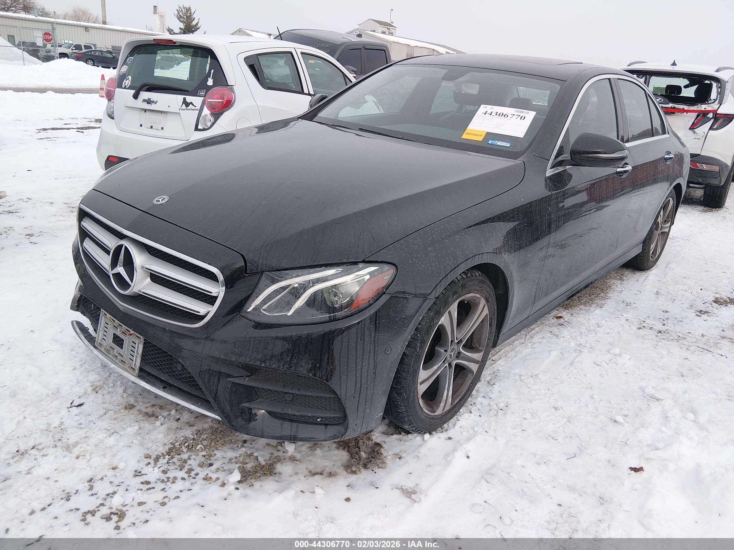 MERCEDES-BENZ E image 2