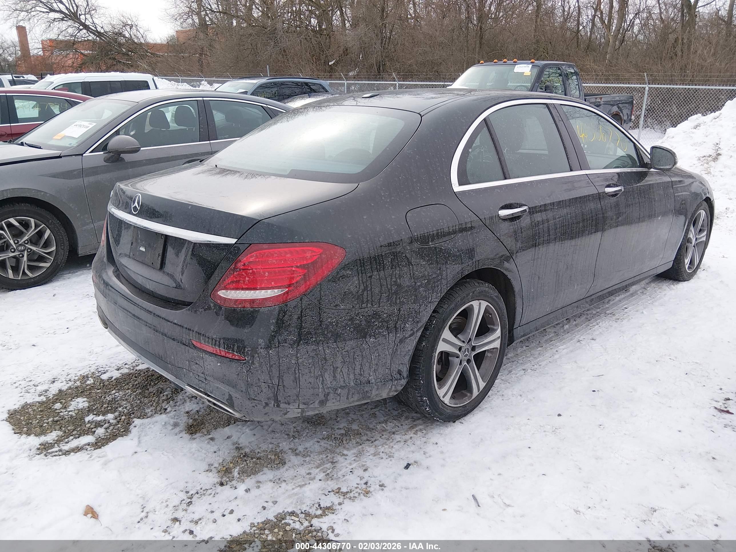 MERCEDES-BENZ E image 4