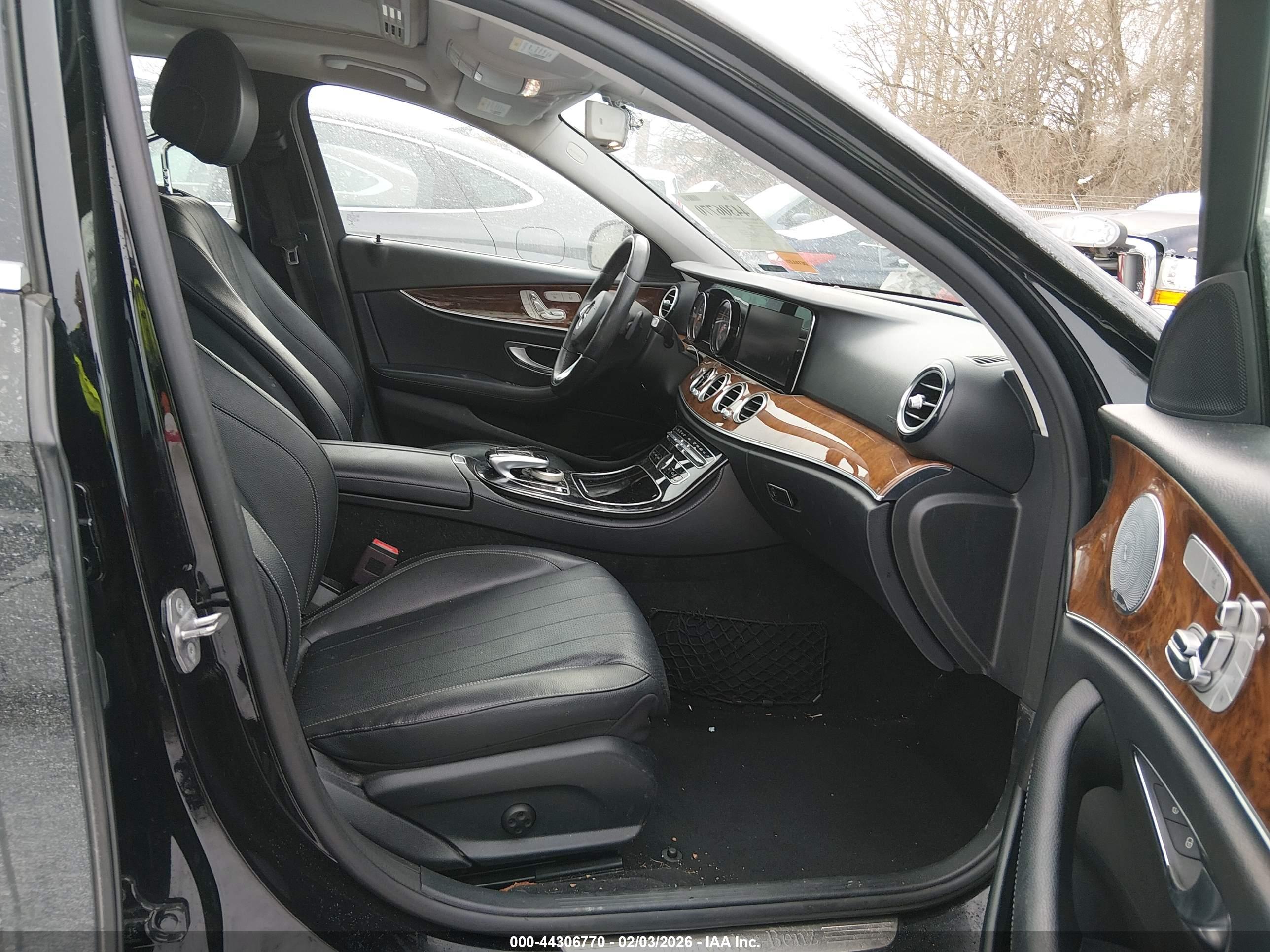 MERCEDES-BENZ E image 5