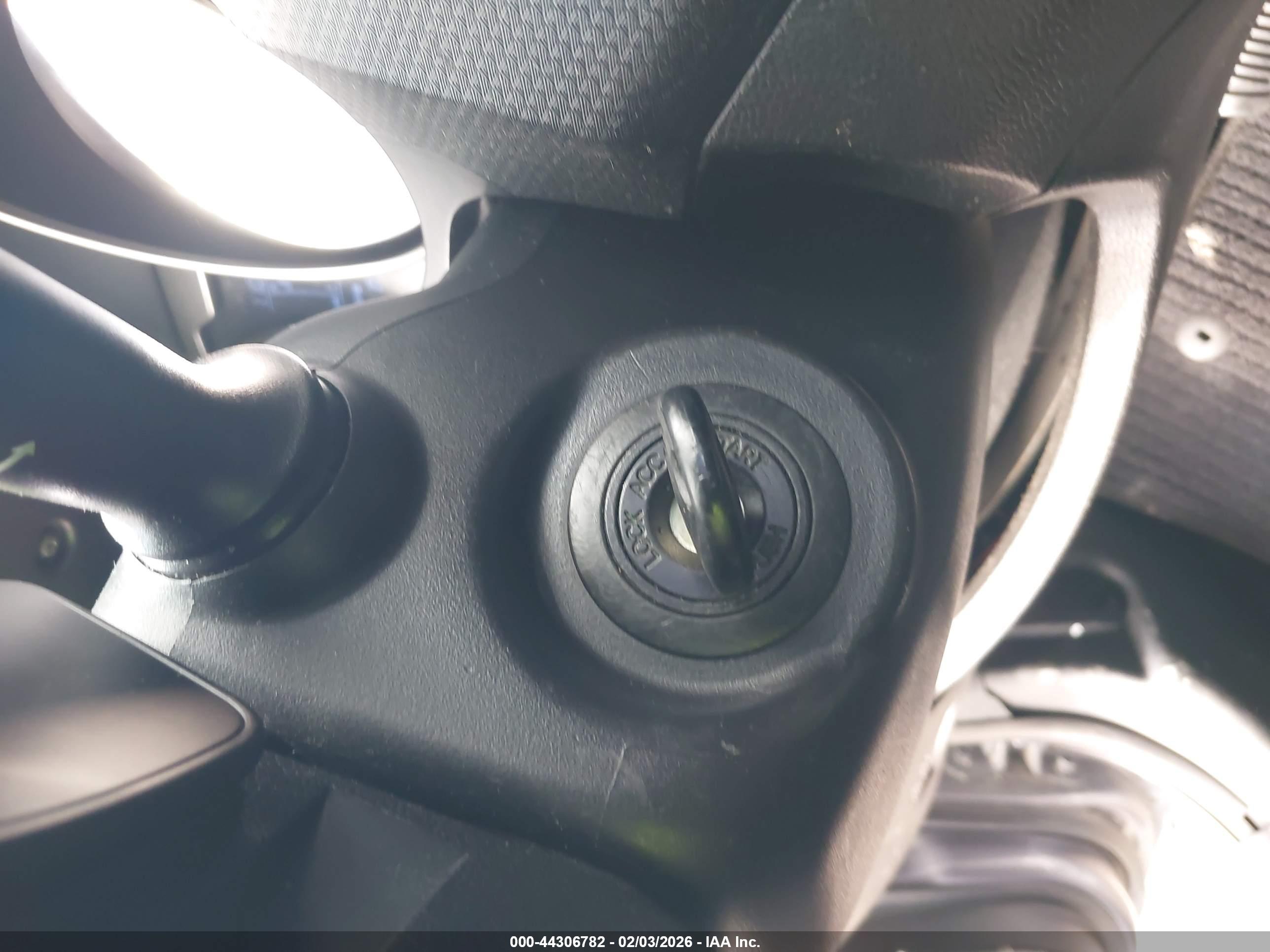 HYUNDAI VELOSTER image 11