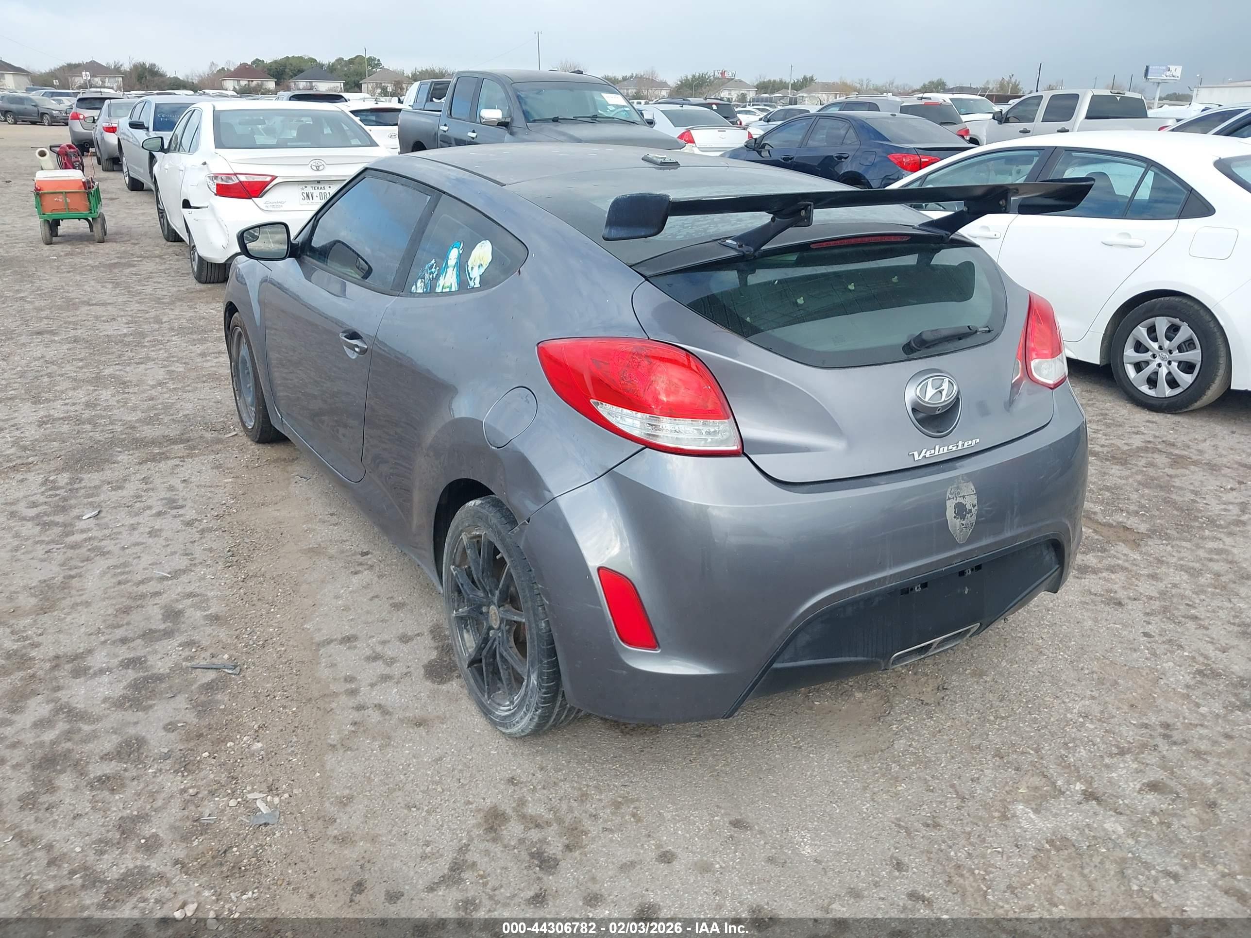 HYUNDAI VELOSTER image 3