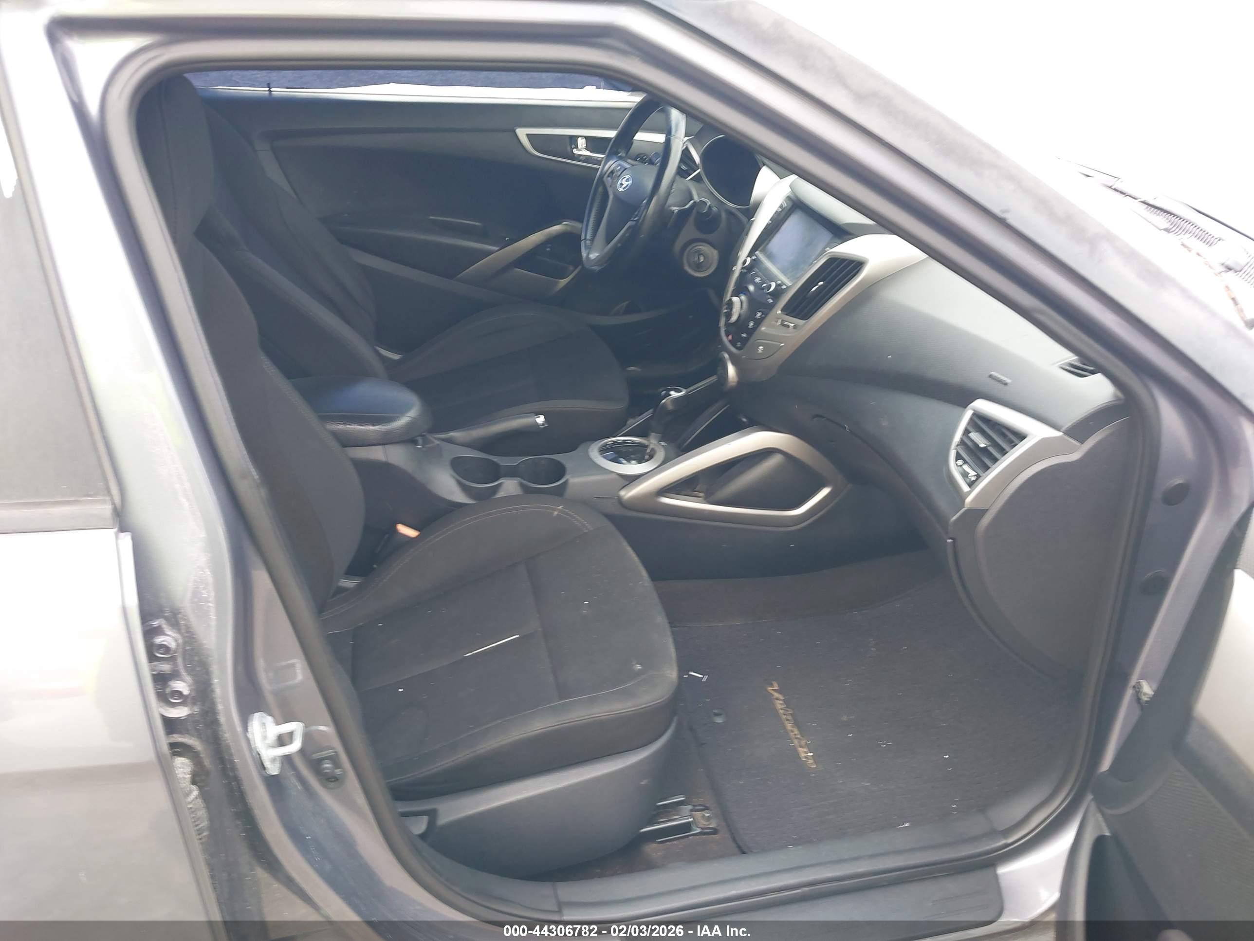 HYUNDAI VELOSTER image 5