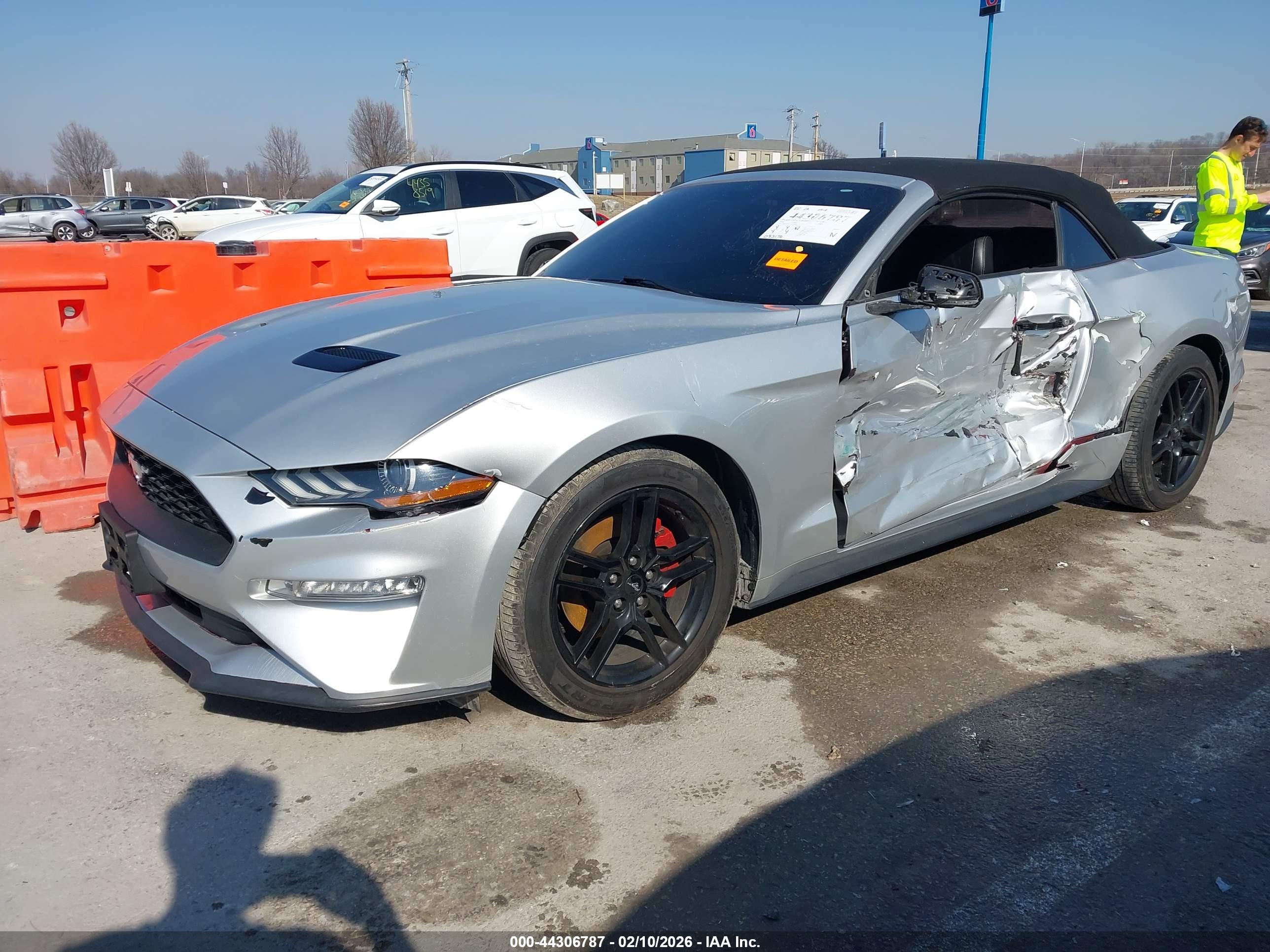 FORD MUSTANG image 2