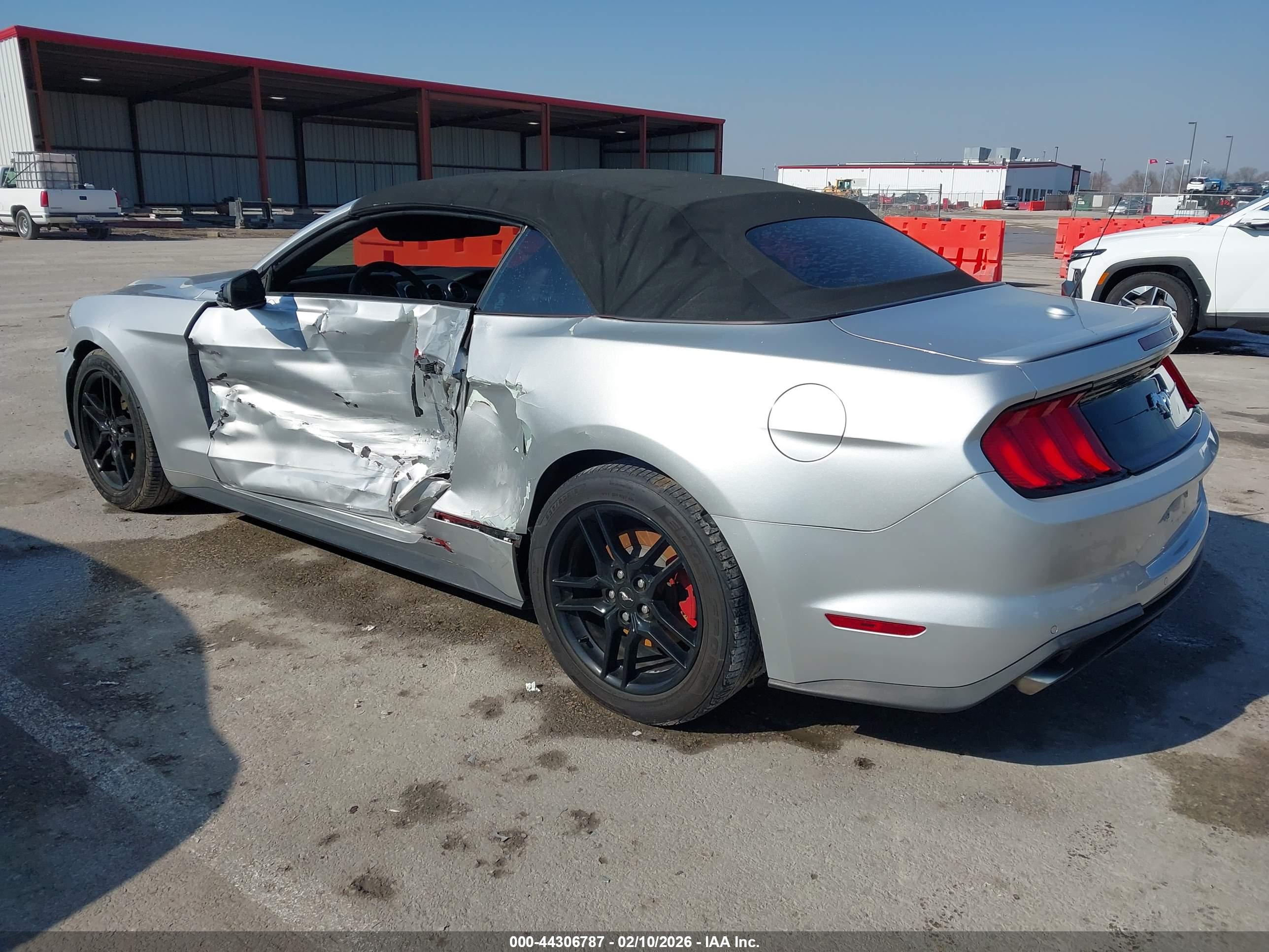 FORD MUSTANG image 3