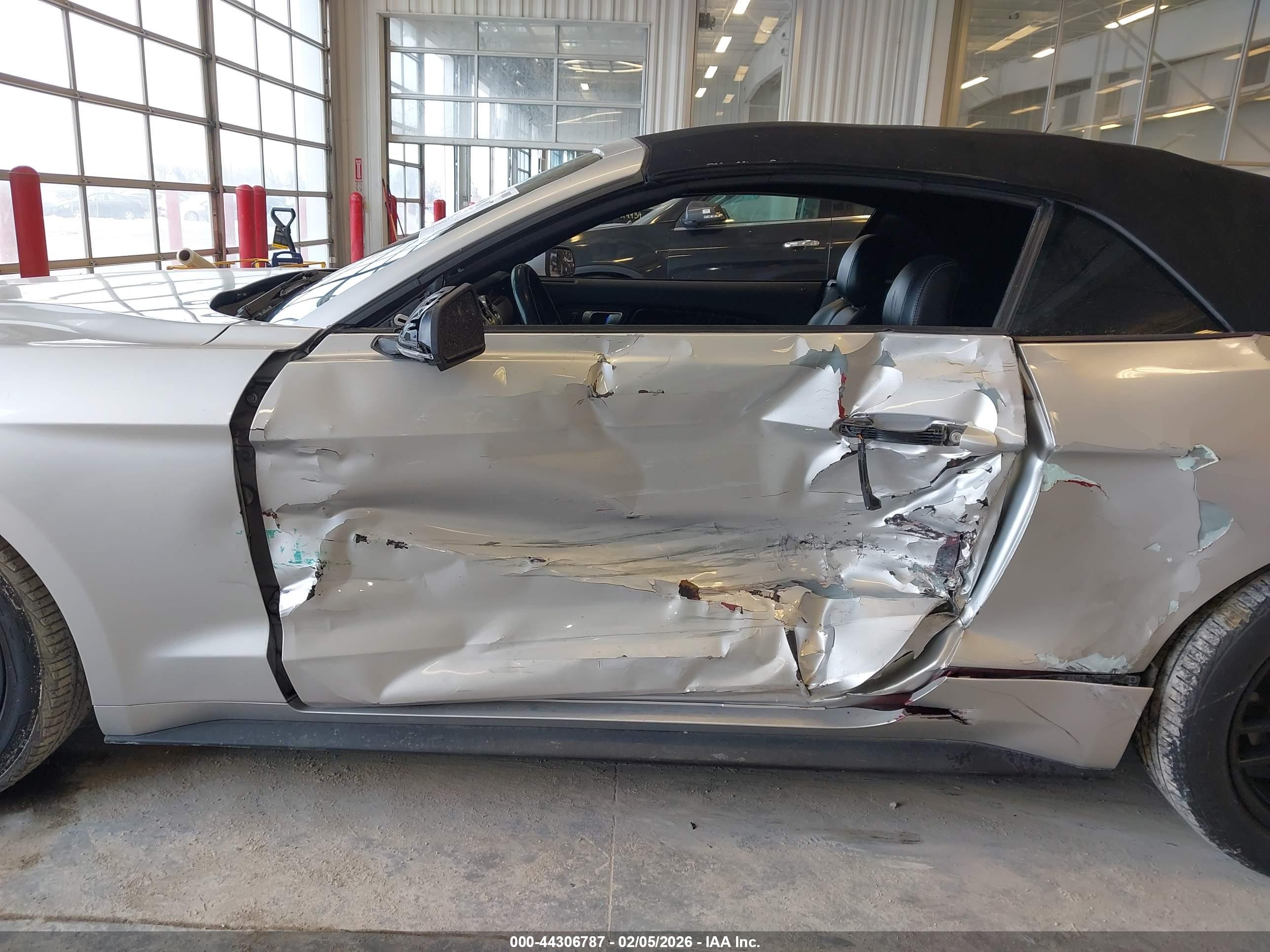 FORD MUSTANG image 6