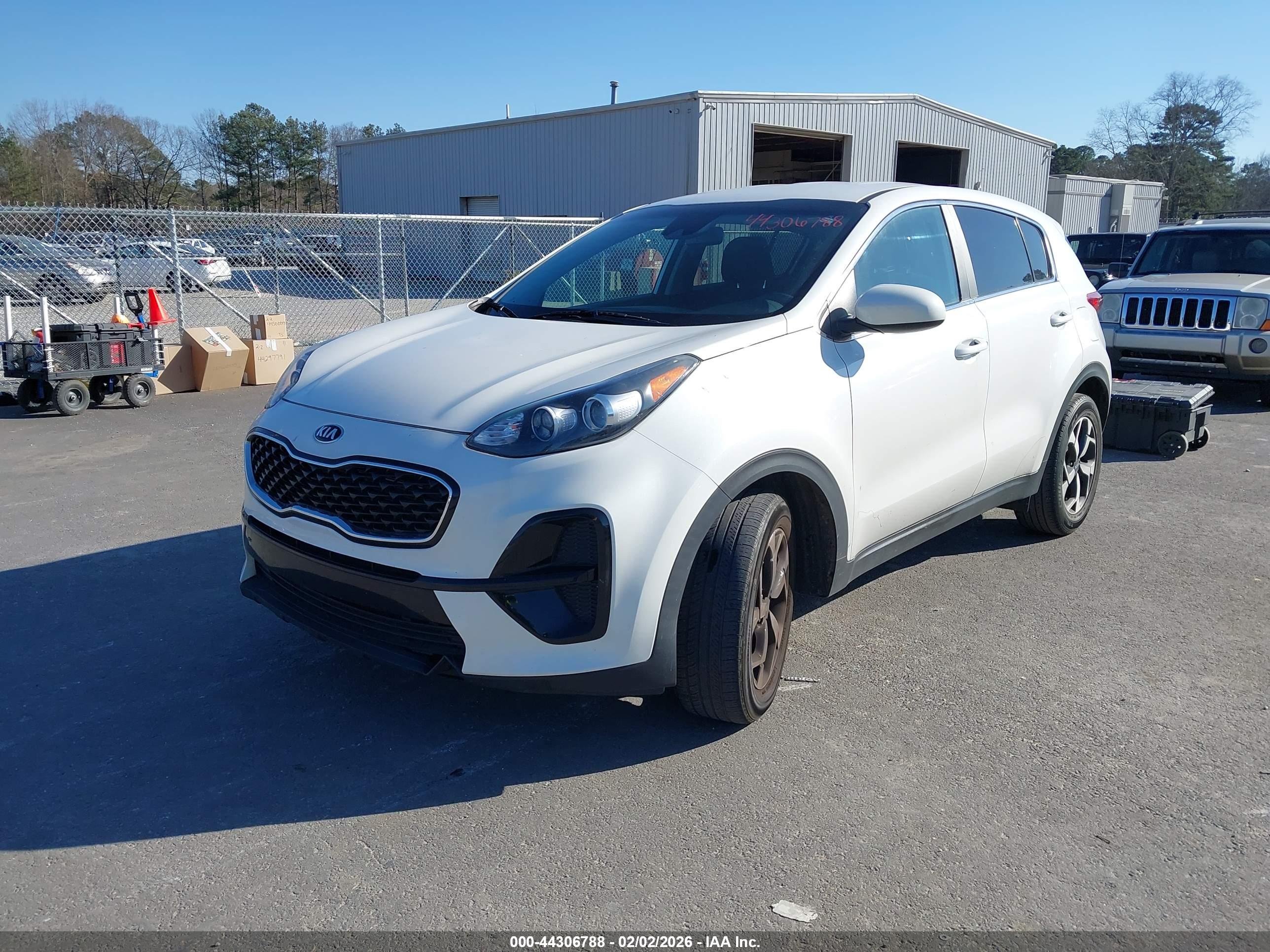 KIA SPORTAGE image 2