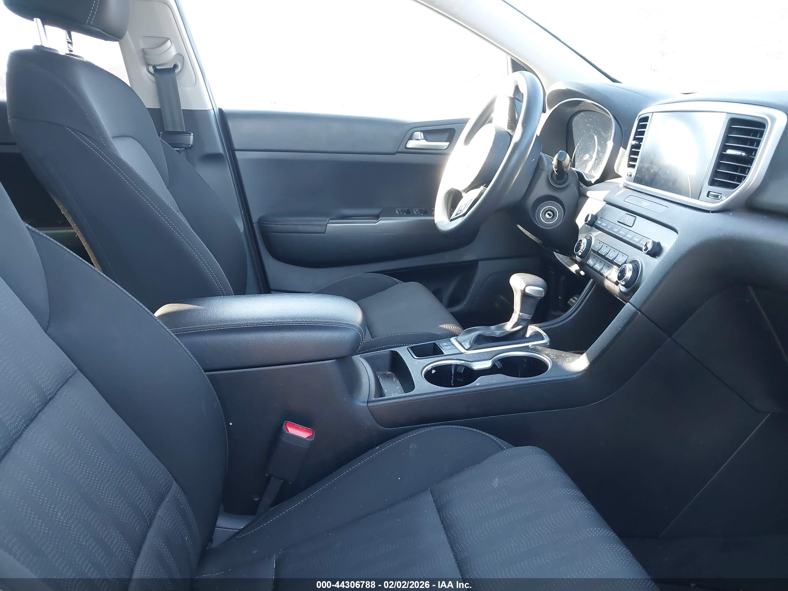 KIA SPORTAGE image 5