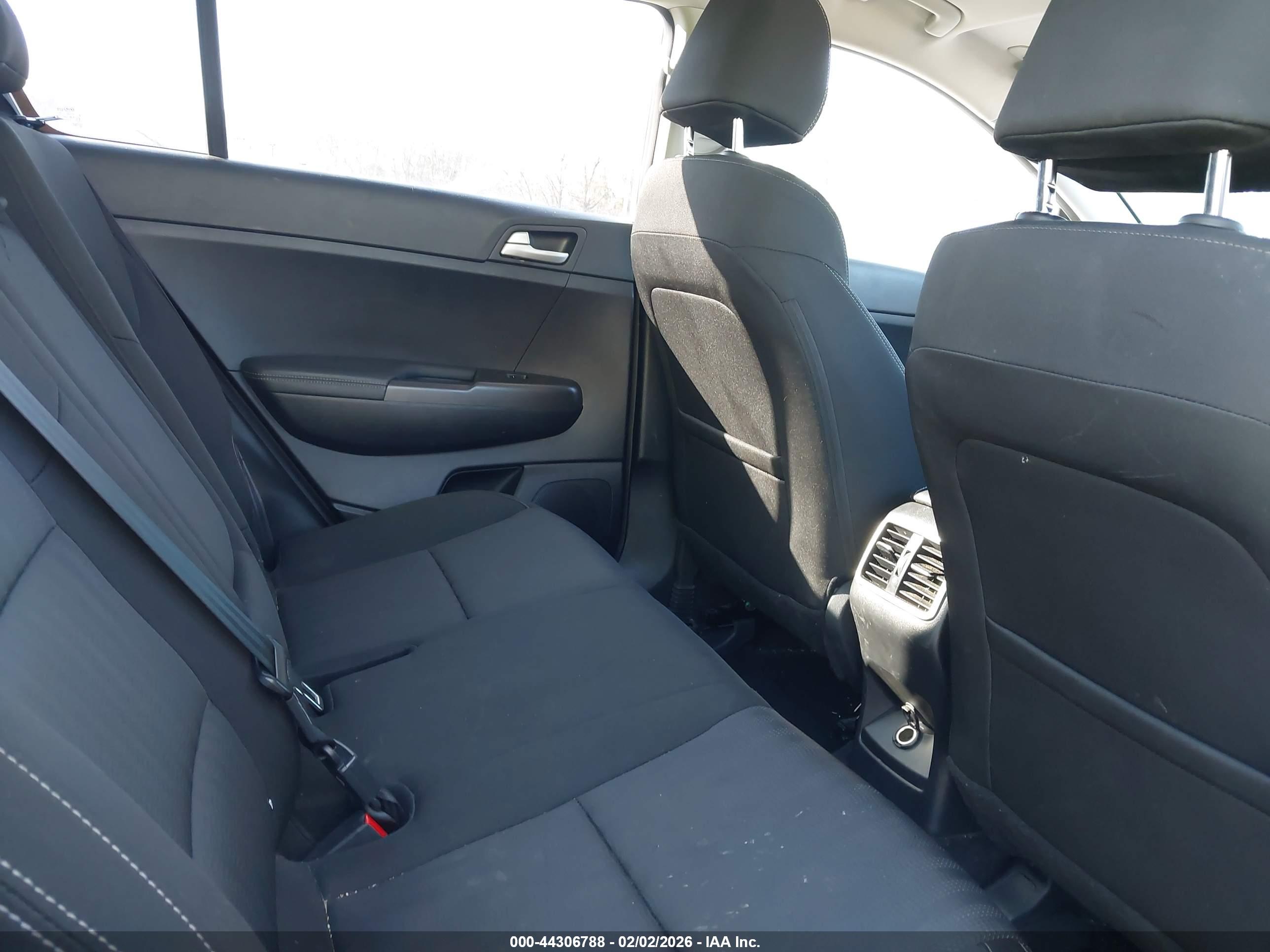 KIA SPORTAGE image 8