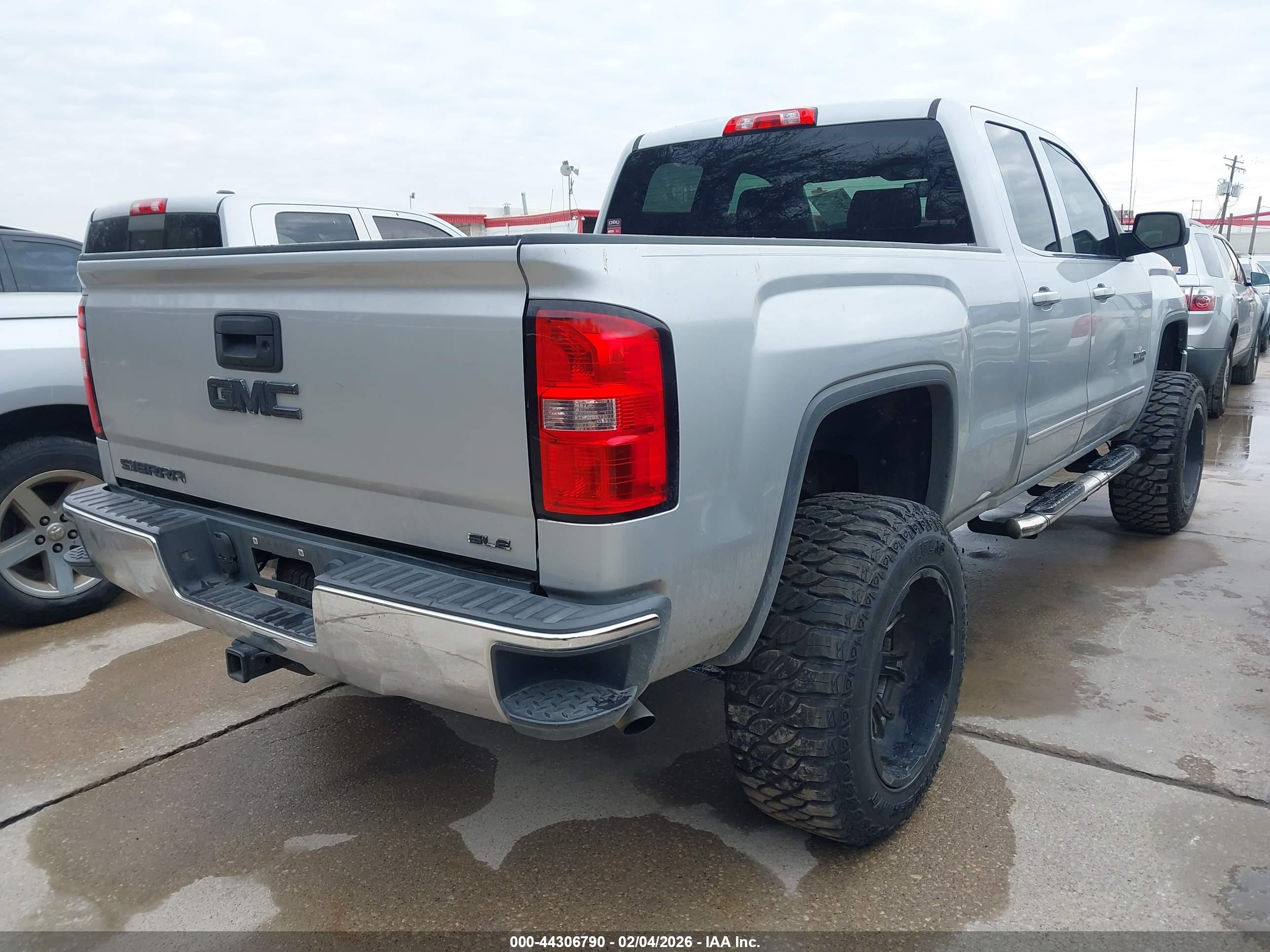 GMC SIERRA image 4