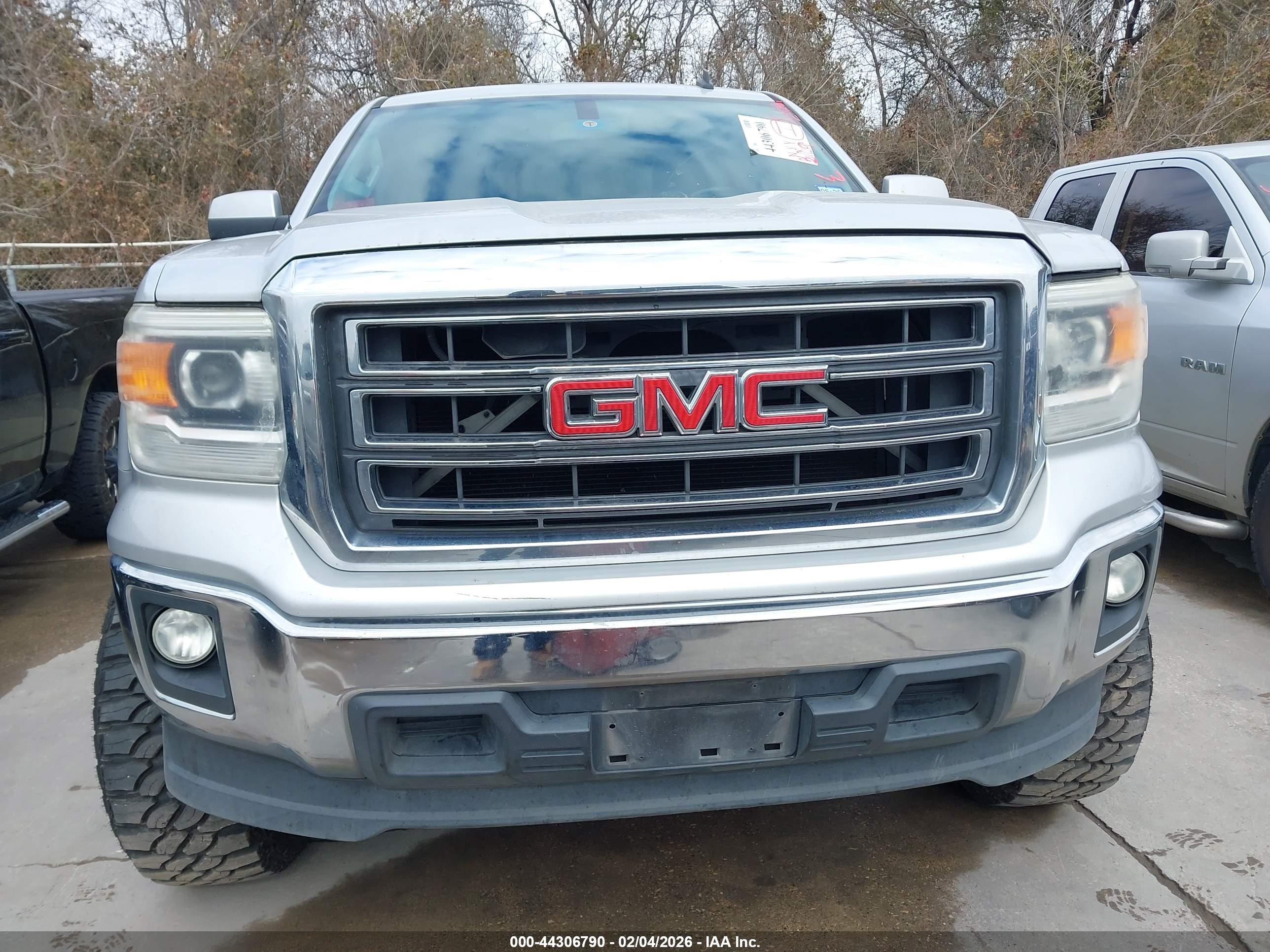 GMC SIERRA image 6